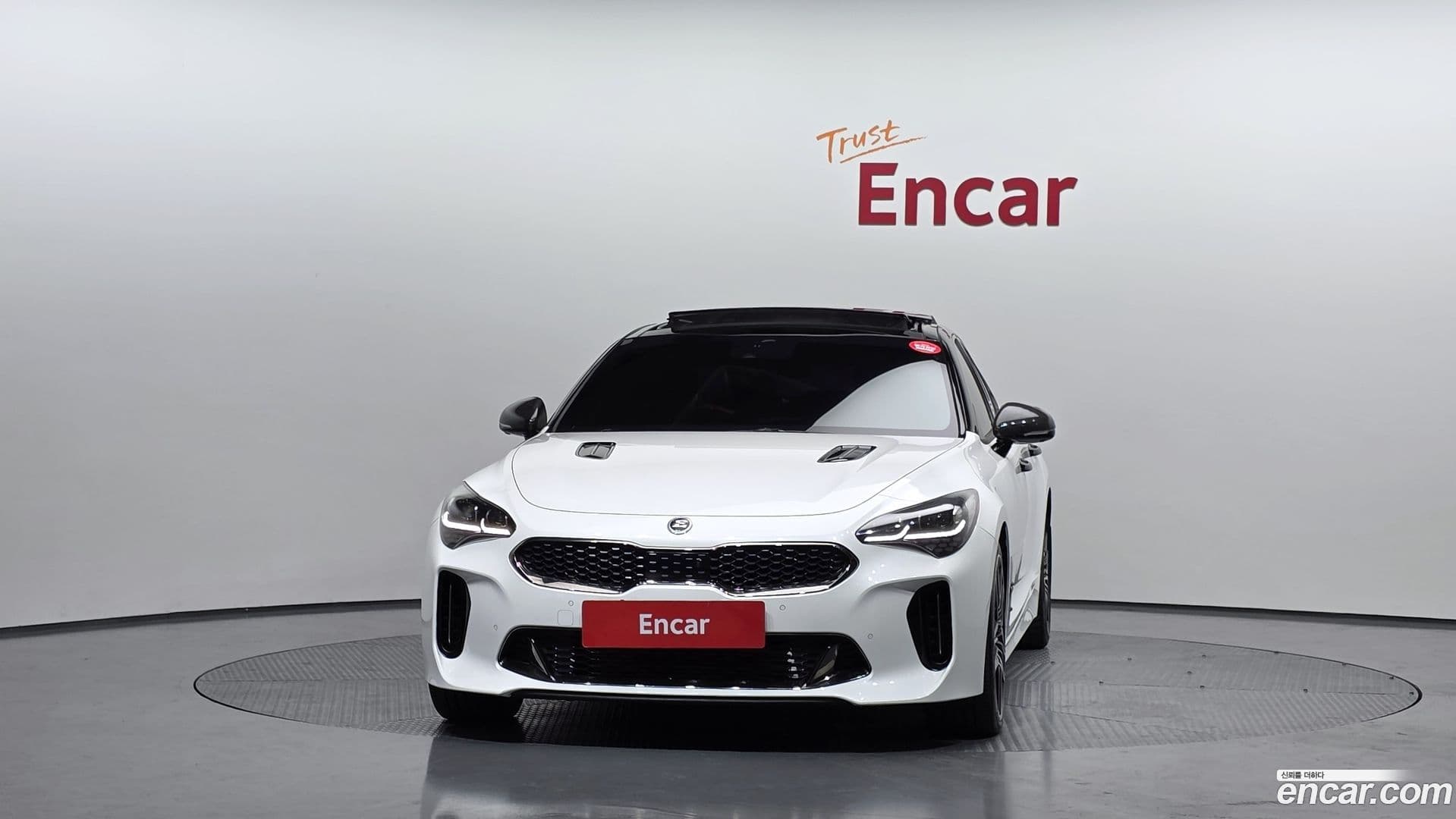 Main__Slider__Photo:Stinger Kia 2018.5-2