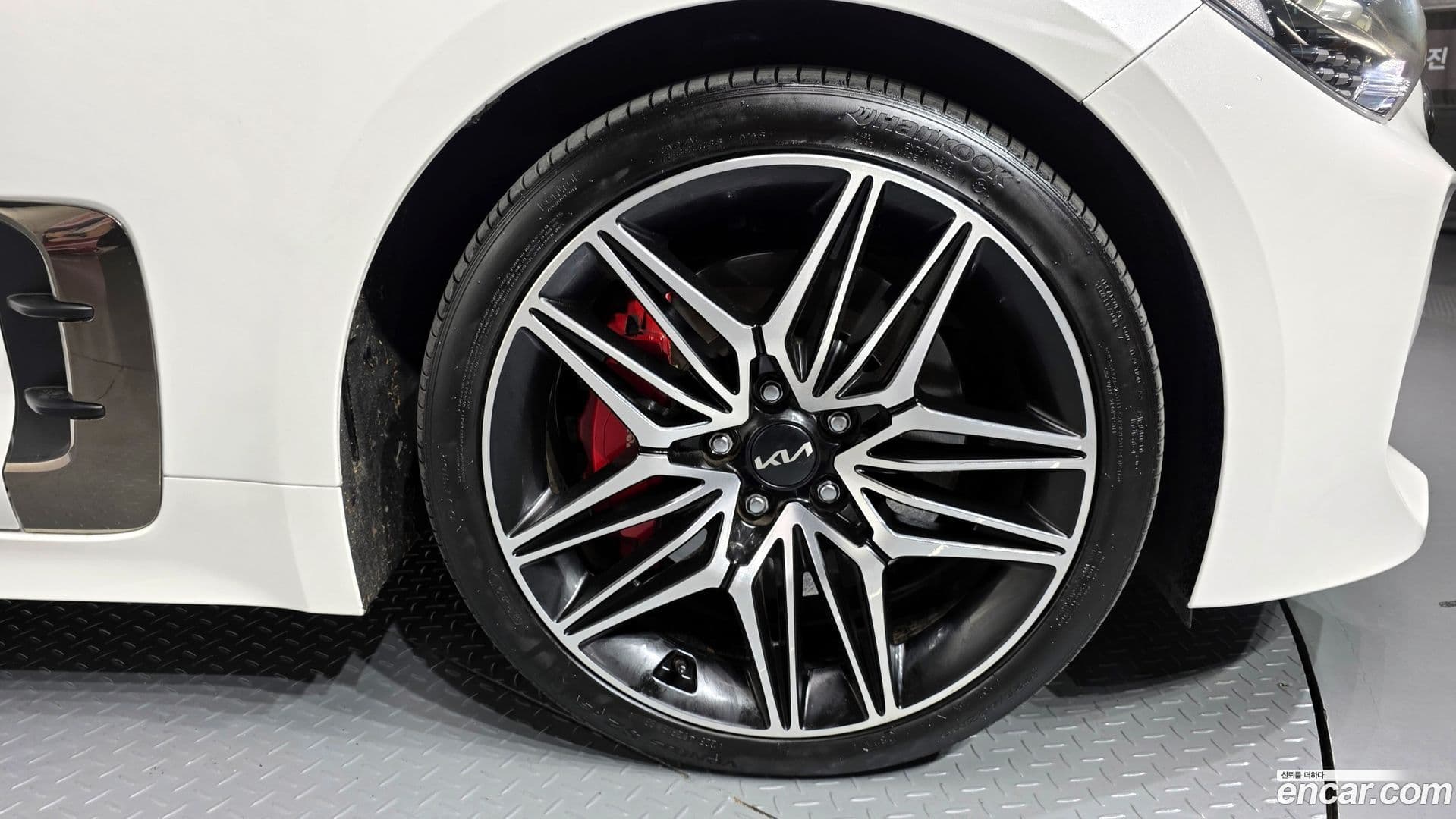 Main__Slider__Photo:Stinger Kia 2018.5-4