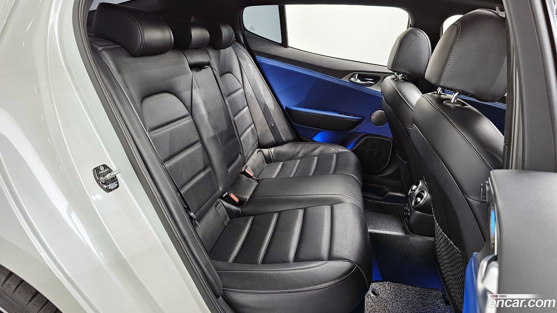 Main__Slider__Photo:Stinger Kia 2018.5-11