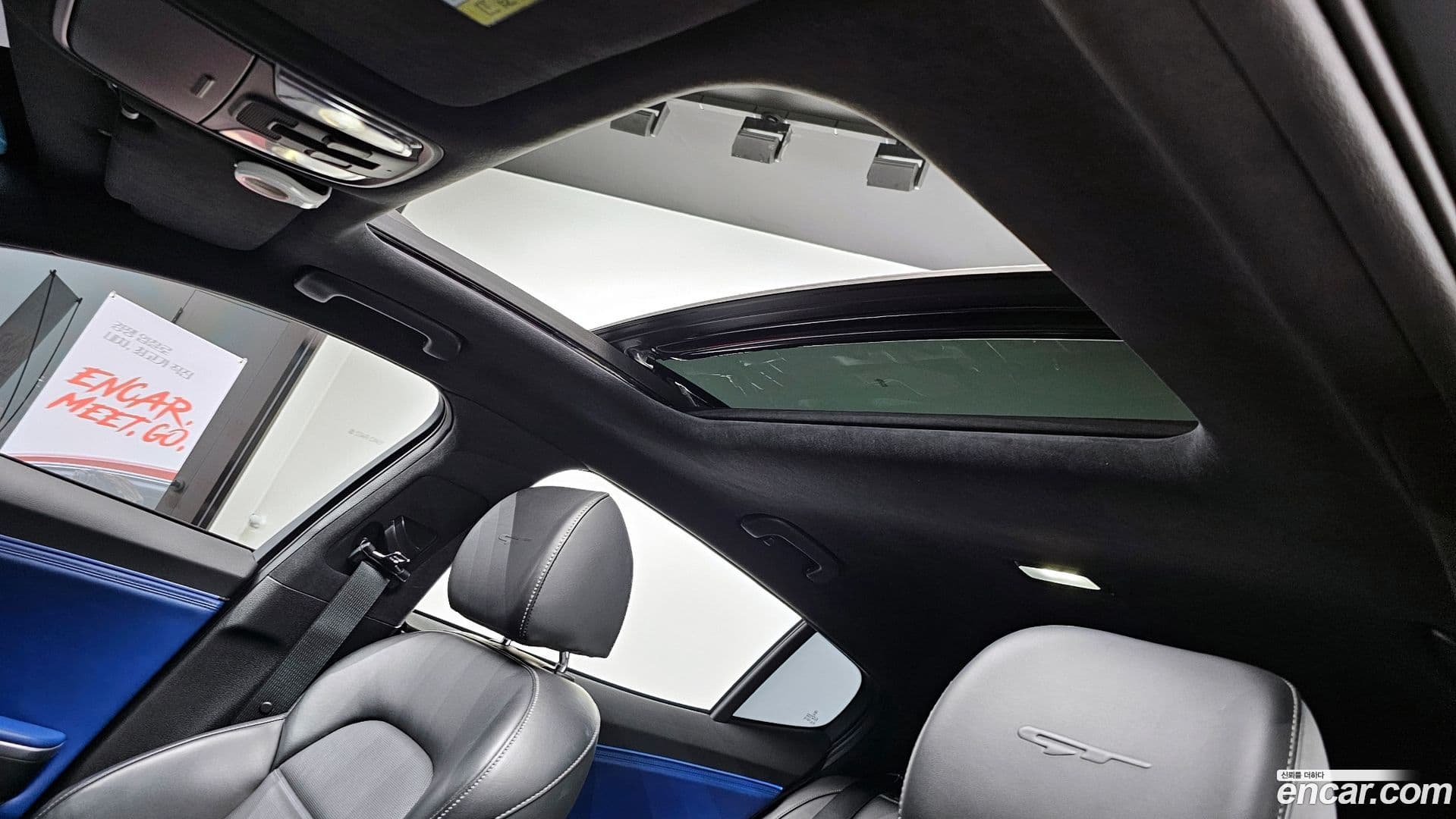 Main__Slider__Photo:Stinger Kia 2018.5-17