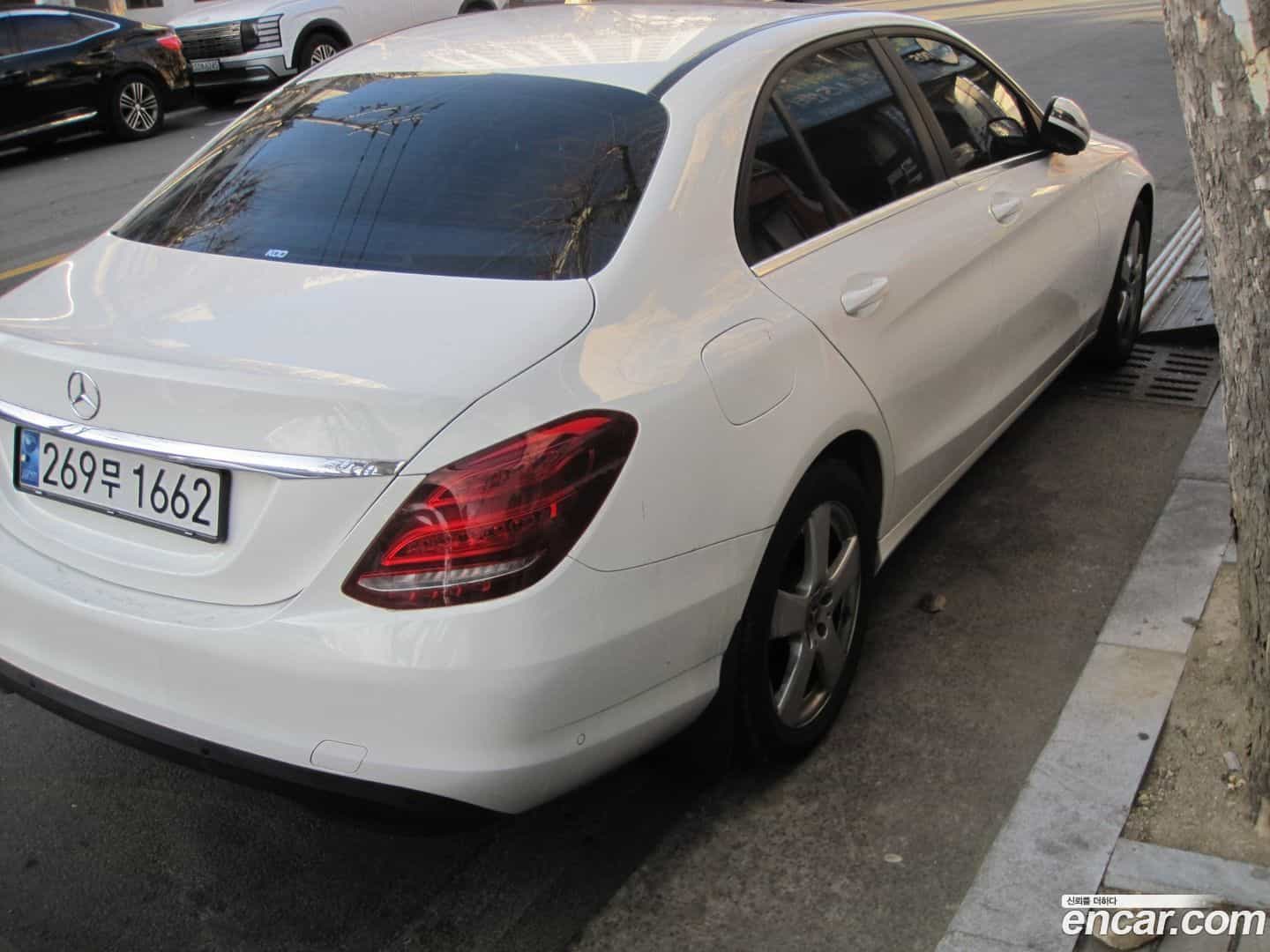 C-Class Mercedes-Benz 2018.2-INNER-008