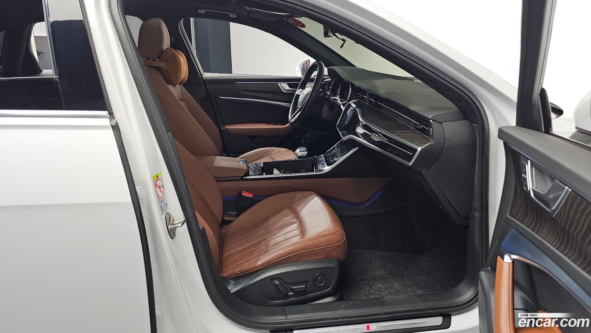 Main__Slider__Photo:A6 Audi 2021.3-10