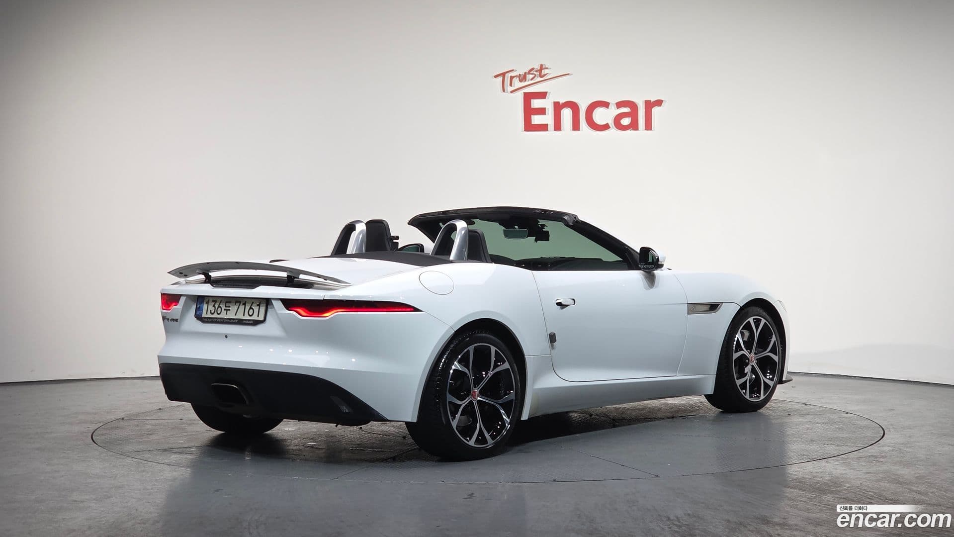 Main__Slider__Photo:F-TYPE Jaguar 2021.3-1