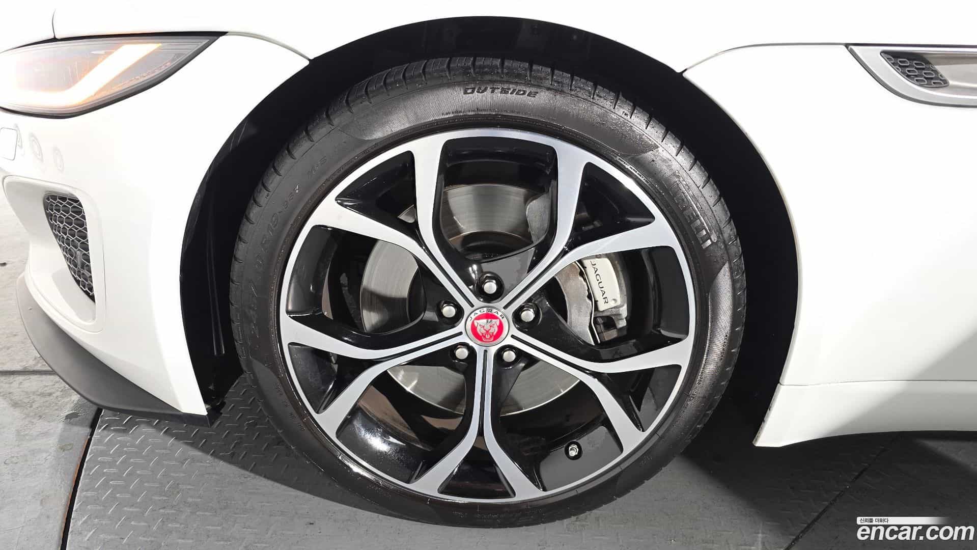 F-TYPE Jaguar 2021.3-OUTER-005