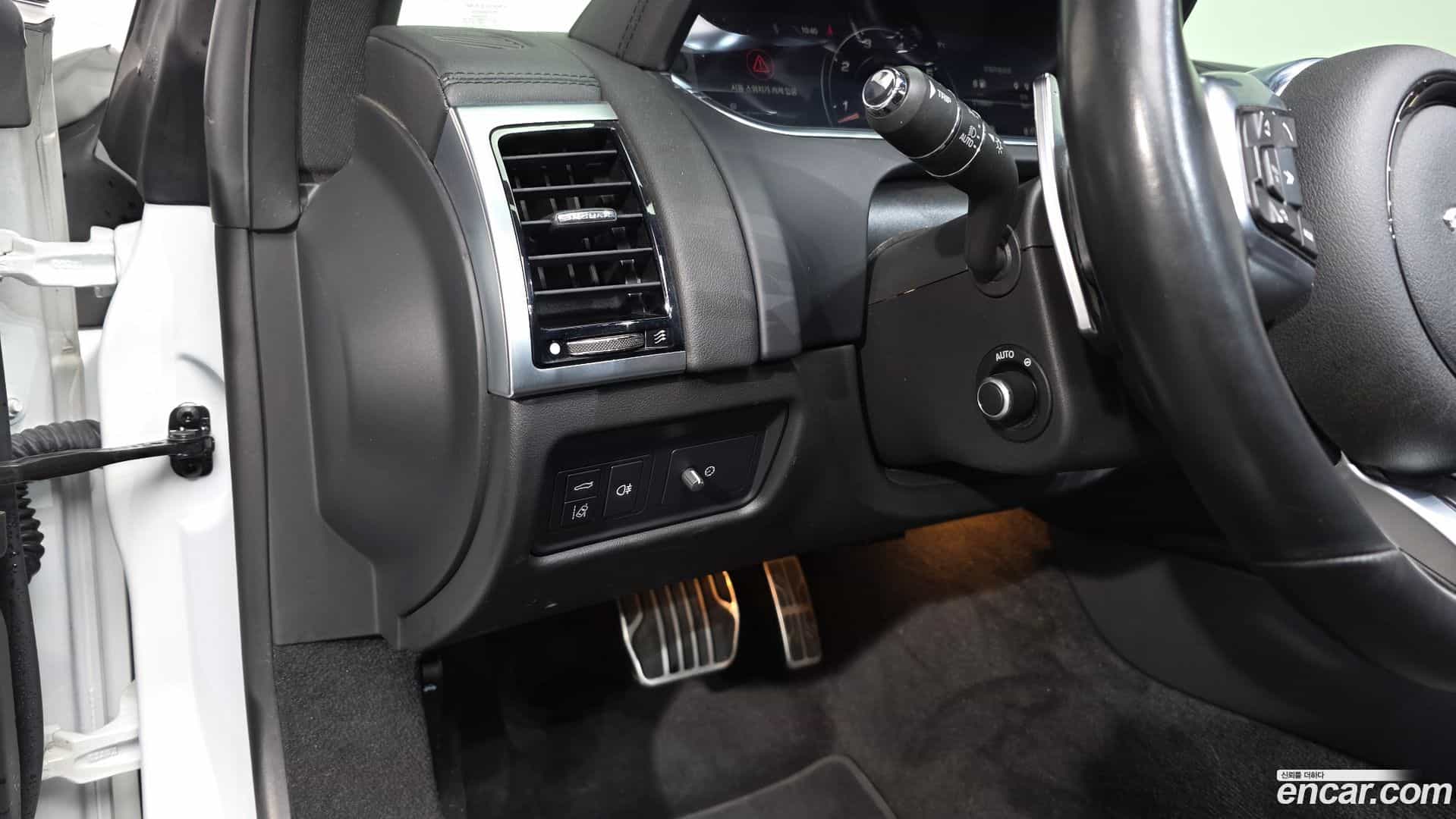 F-TYPE Jaguar 2021.3-OPTION-016