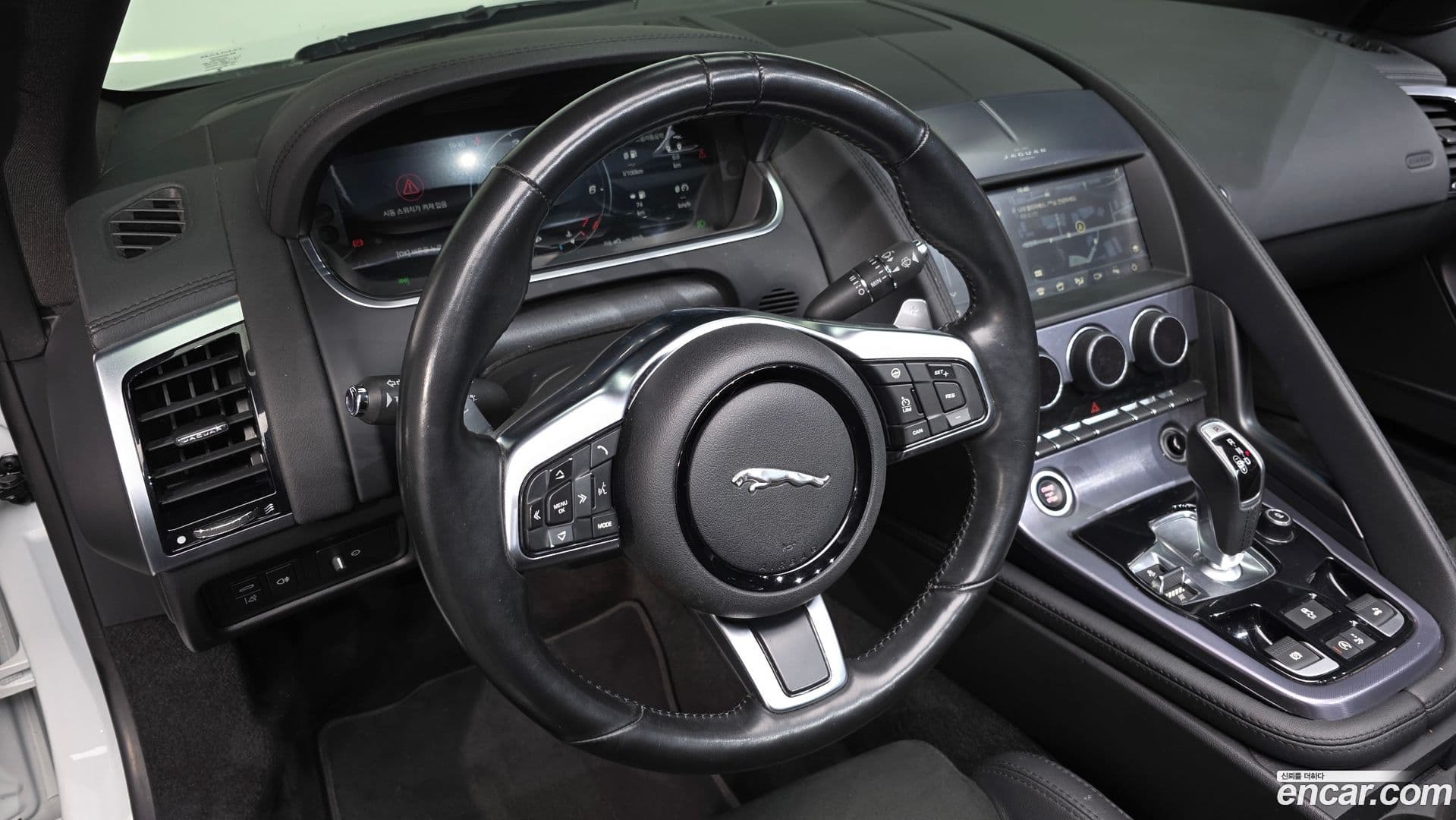 Main__Slider__Photo:F-TYPE Jaguar 2021.3-12