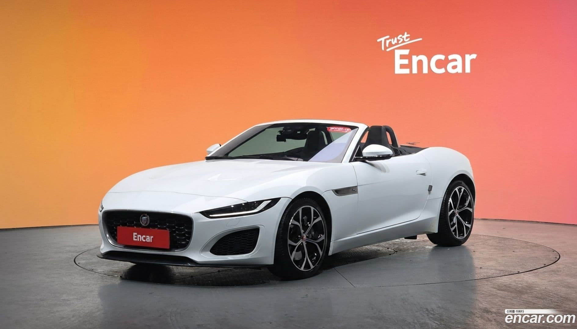 Main__Slider__Photo:F-TYPE Jaguar 2021.3-0