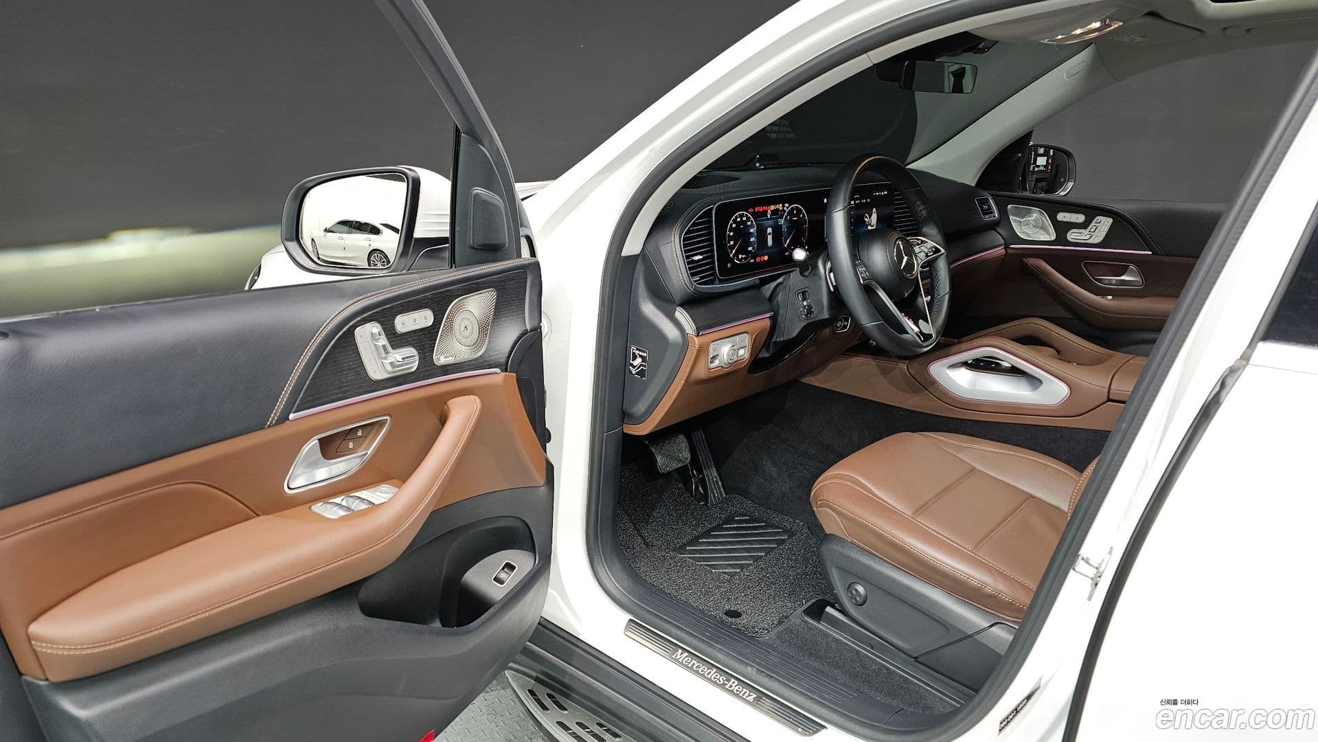 Main__Slider__Photo:GLE-Class Mercedes-Benz 2023.7-9