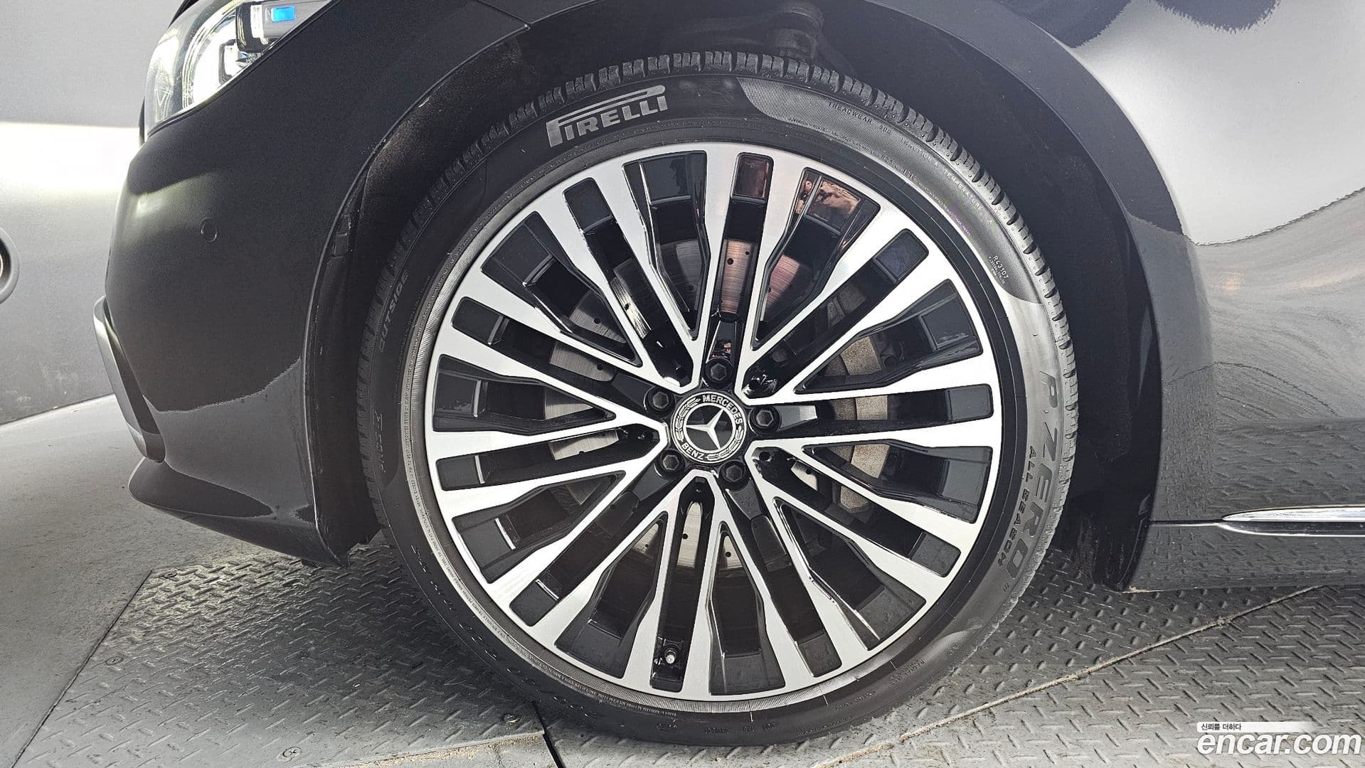 Main__Slider__Photo:S-Class Mercedes-Benz 2023.5-4