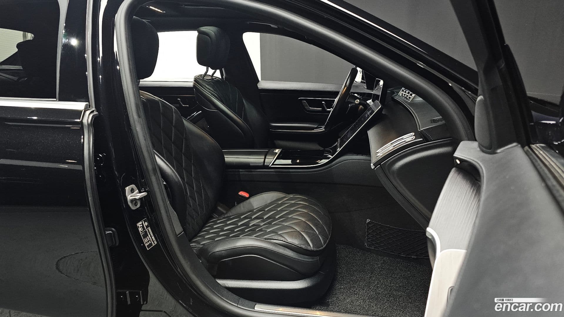 Main__Slider__Photo:S-Class Mercedes-Benz 2023.5-9