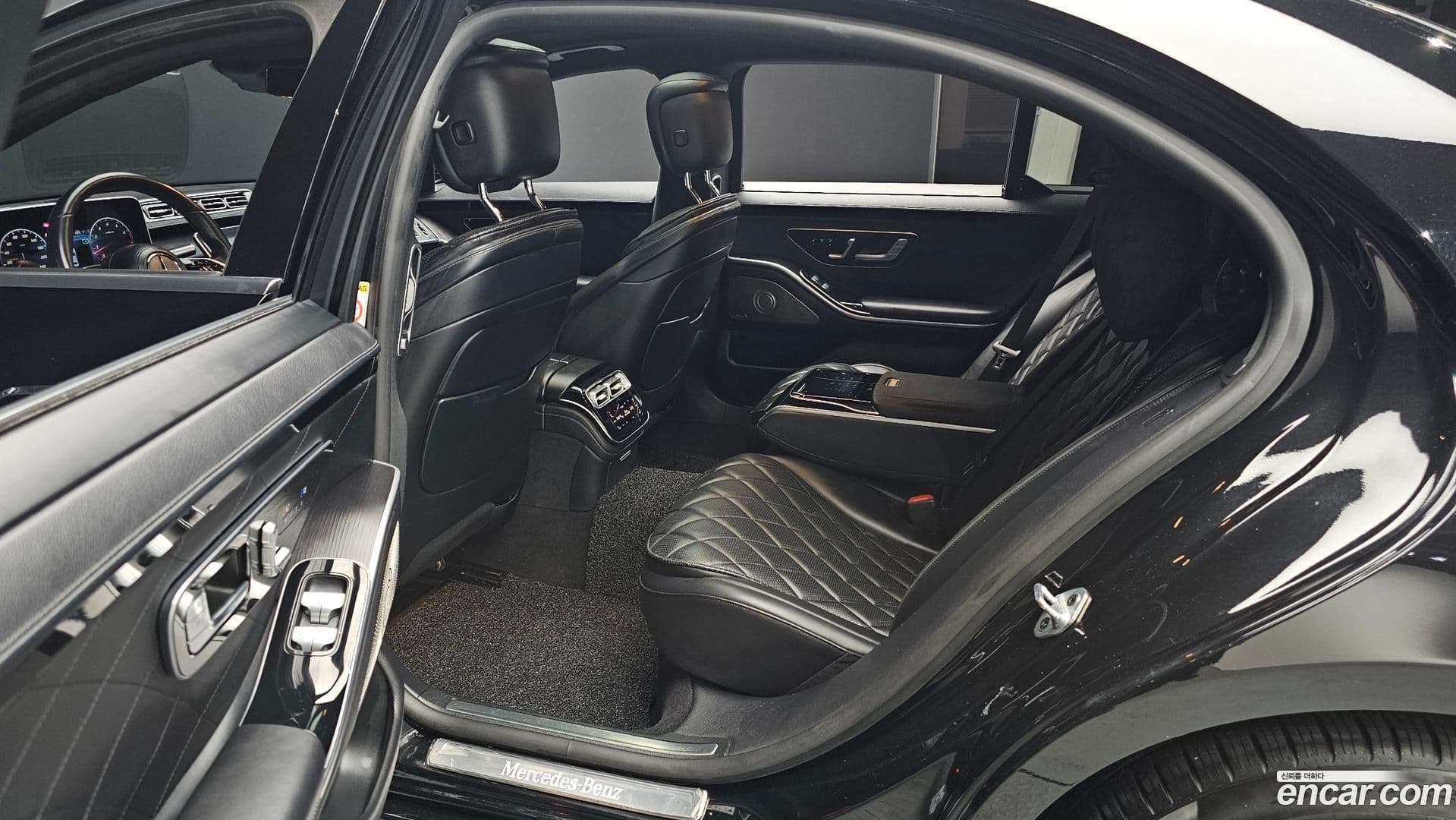 Main__Slider__Photo:S-Class Mercedes-Benz 2023.5-11