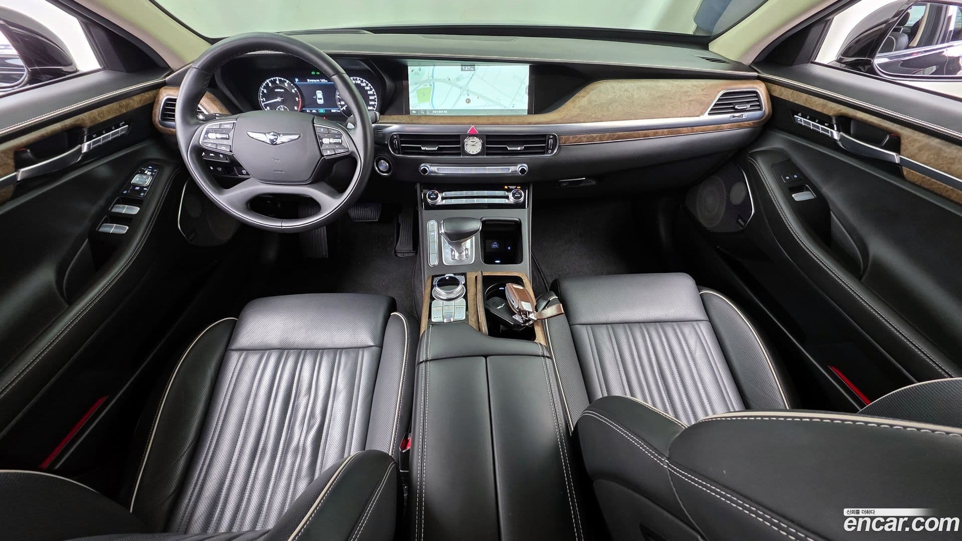 Main__Slider__Photo:G90 Genesis 2019.4-6