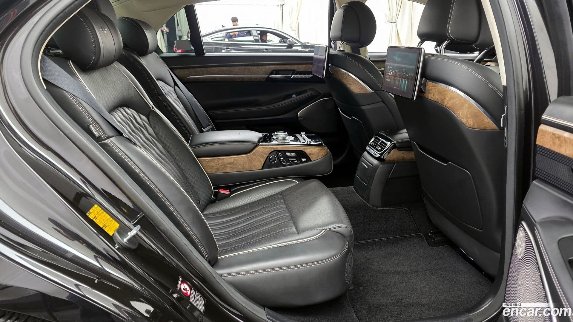 Main__Slider__Photo:G90 Genesis 2019.4-11