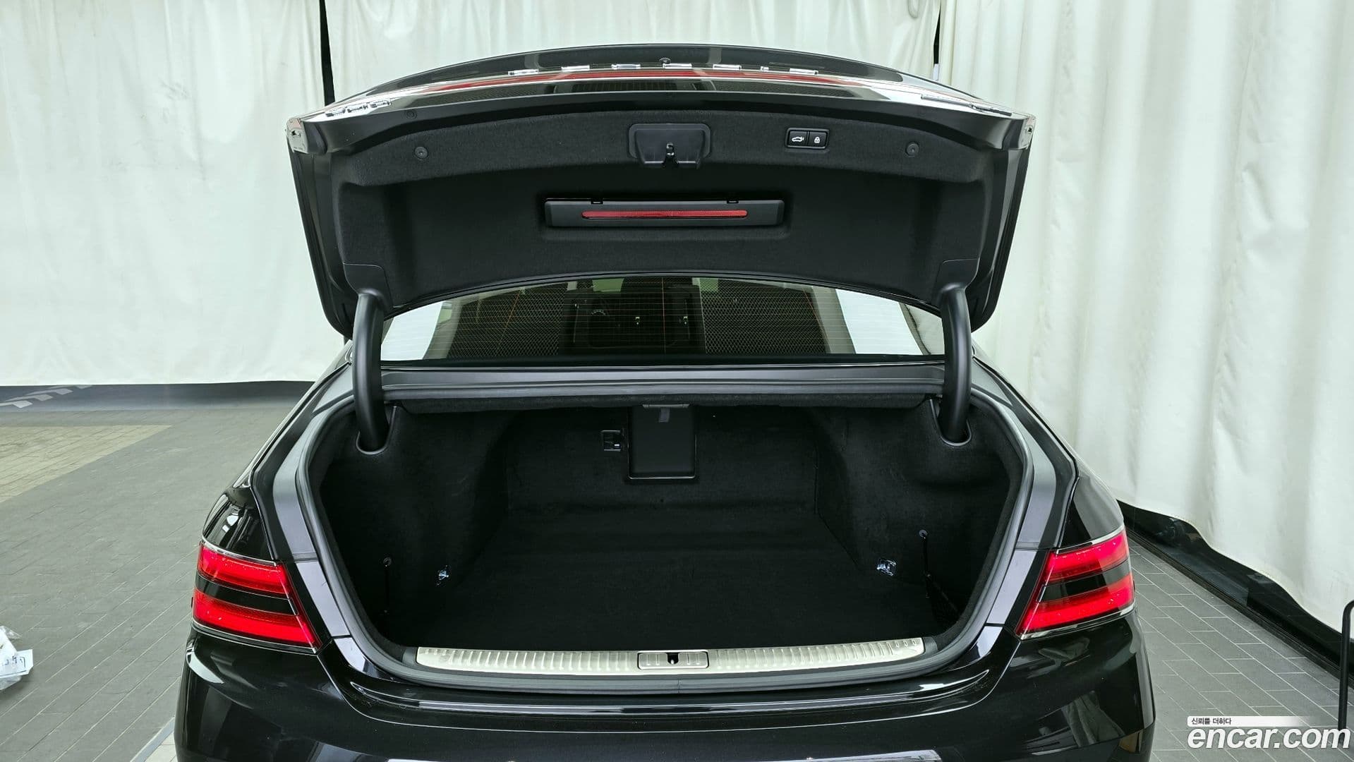 Main__Slider__Photo:G90 Genesis 2019.4-19