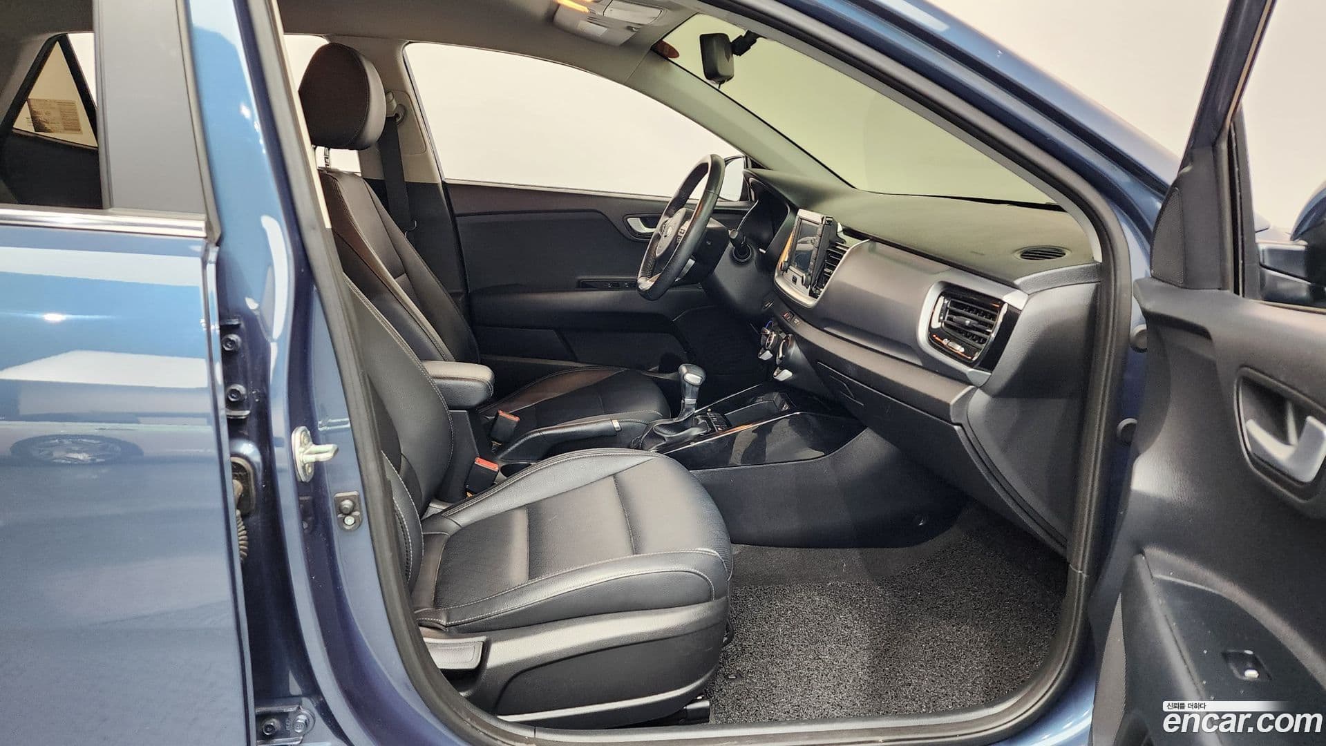 Main__Slider__Photo:Stonic Kia 2018.0-10