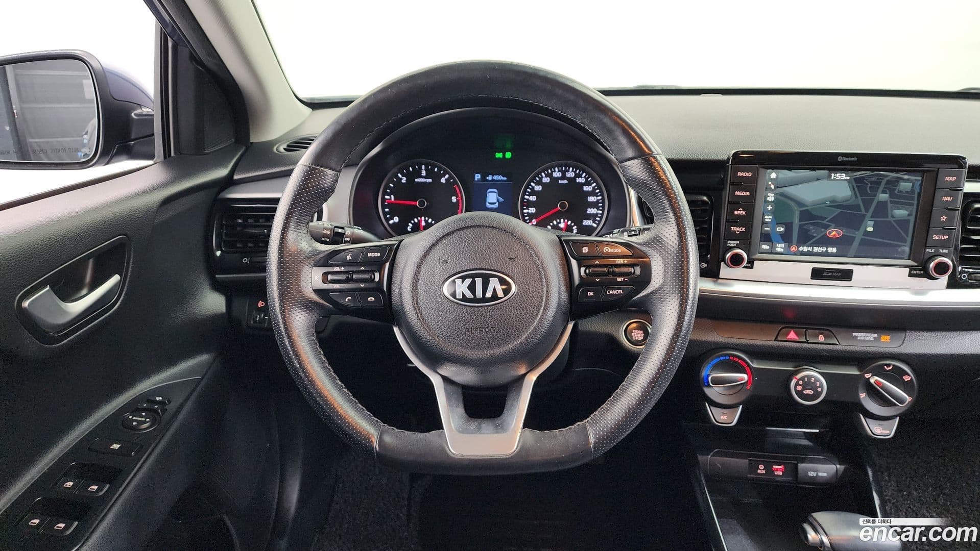 Main__Slider__Photo:Stonic Kia 2018.0-12