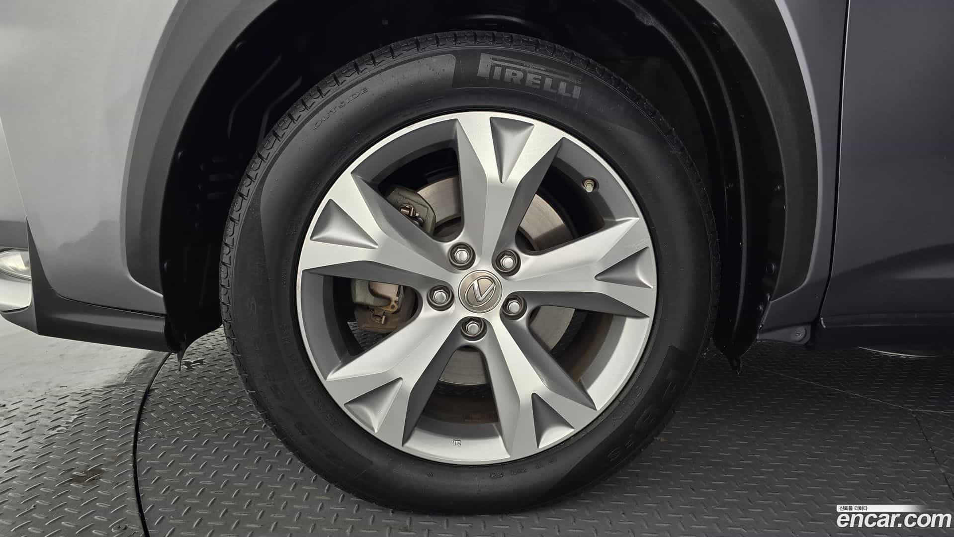 NX Lexus 2017.6-OUTER-005