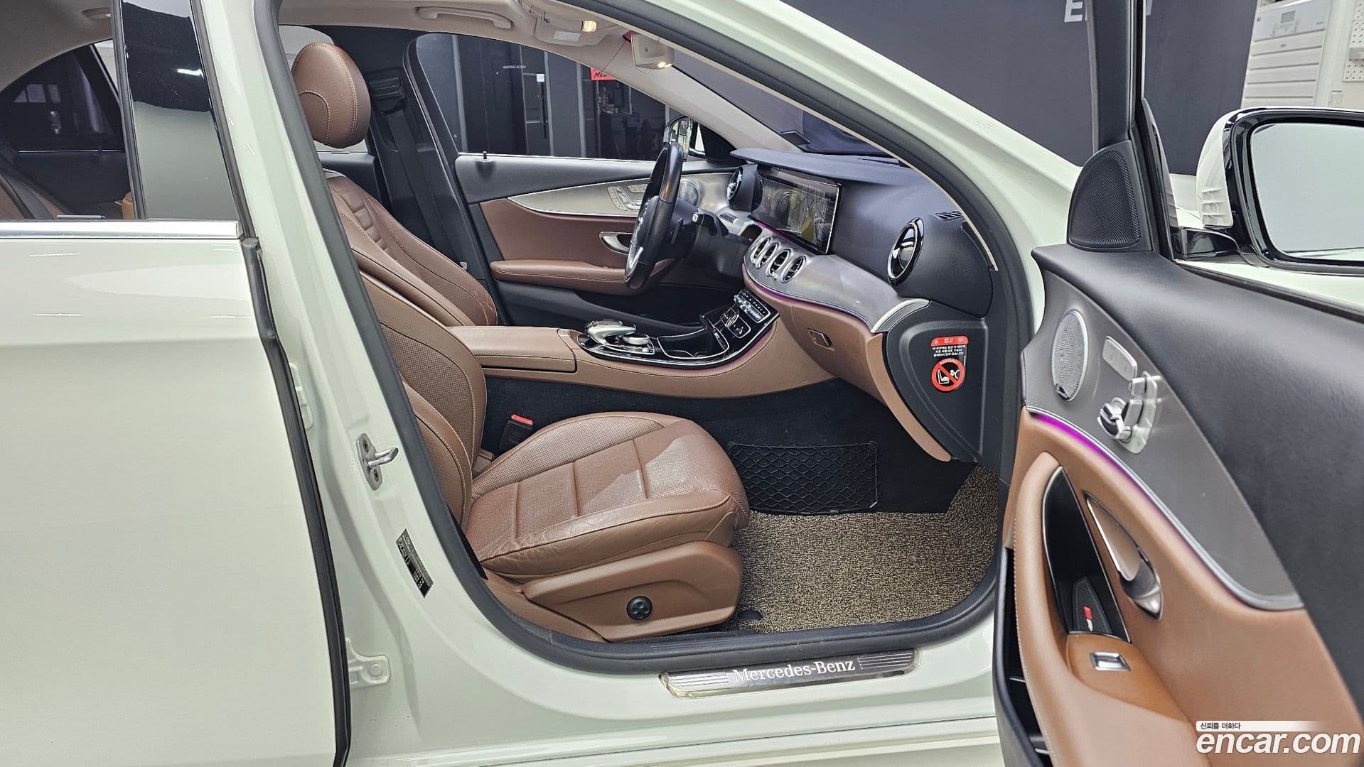 Main__Slider__Photo:E-Class Mercedes-Benz 2018.10-10