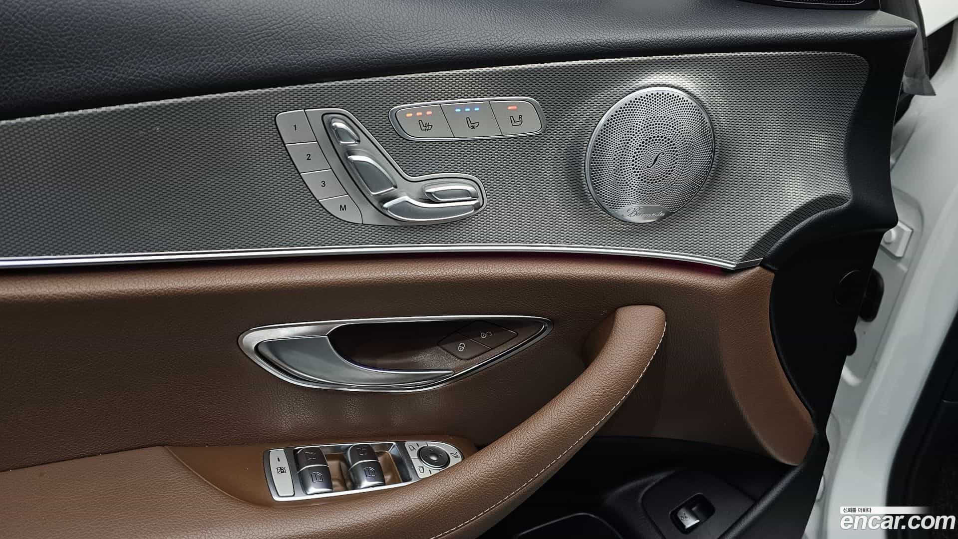 E-Class Mercedes-Benz 2018.10-OPTION-020