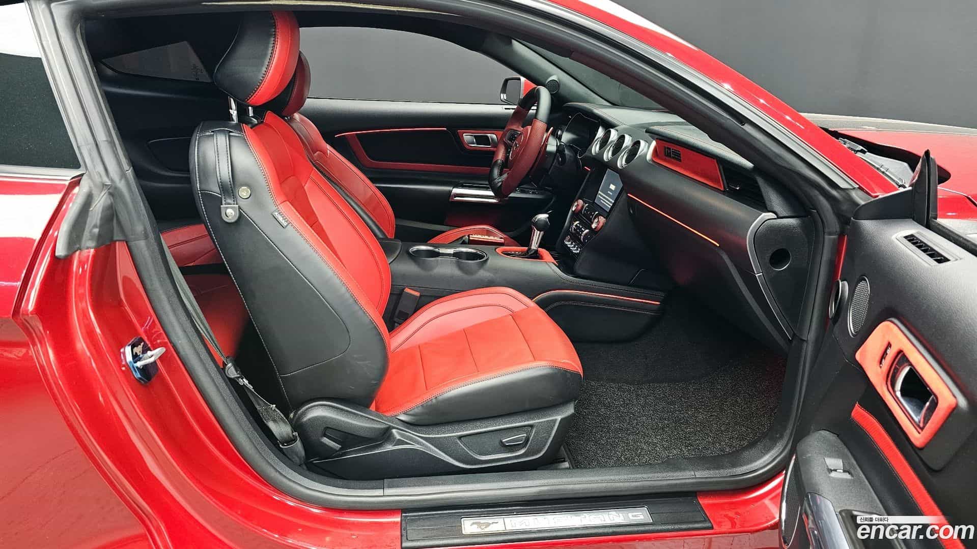 Mustang Ford 2020.6-OPTION-015