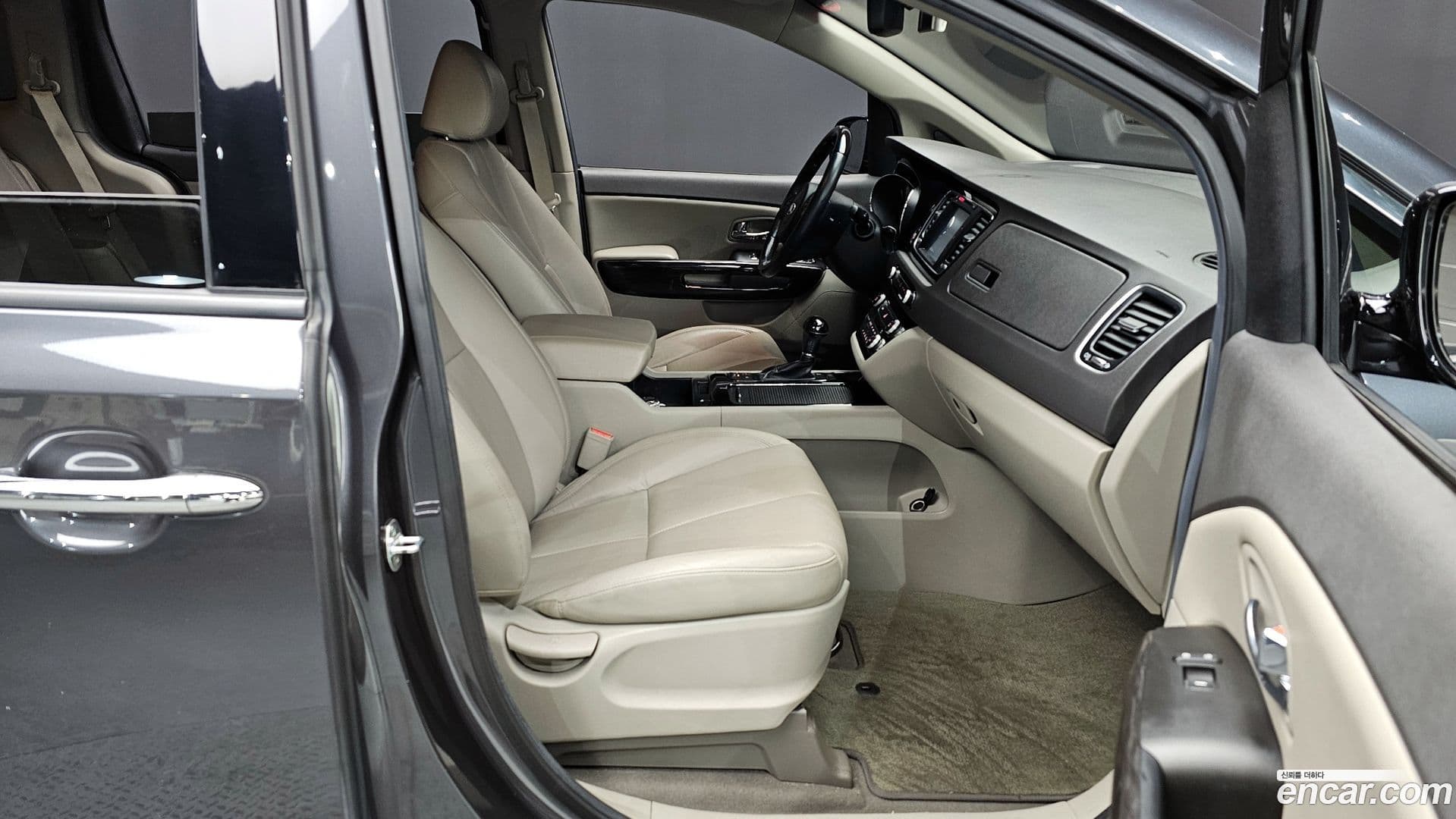 Main__Slider__Photo:Canival Kia 2015.5-10