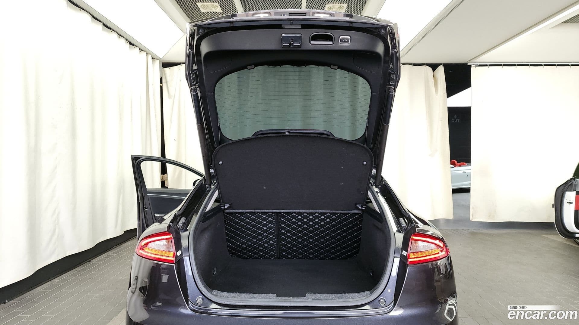 Main__Slider__Photo:Stinger Kia 2017.6-19