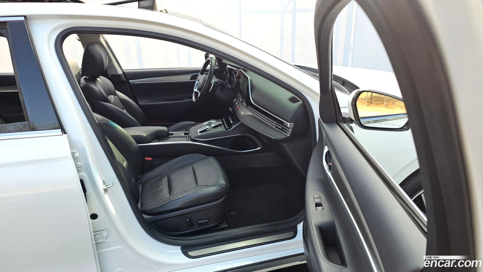 Main__Slider__Photo:Grandeur Hyundai 2021.0-10