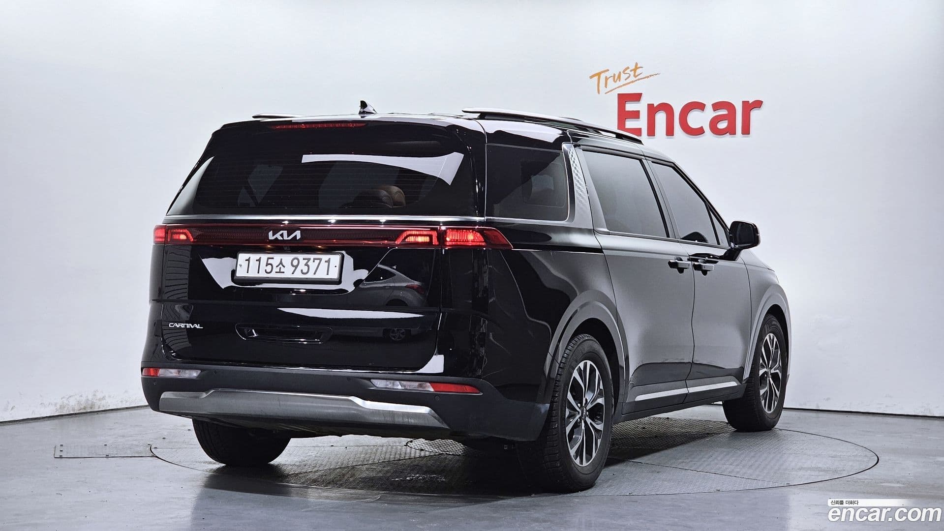 Main__Slider__Photo:Canival Kia 2023.10-1