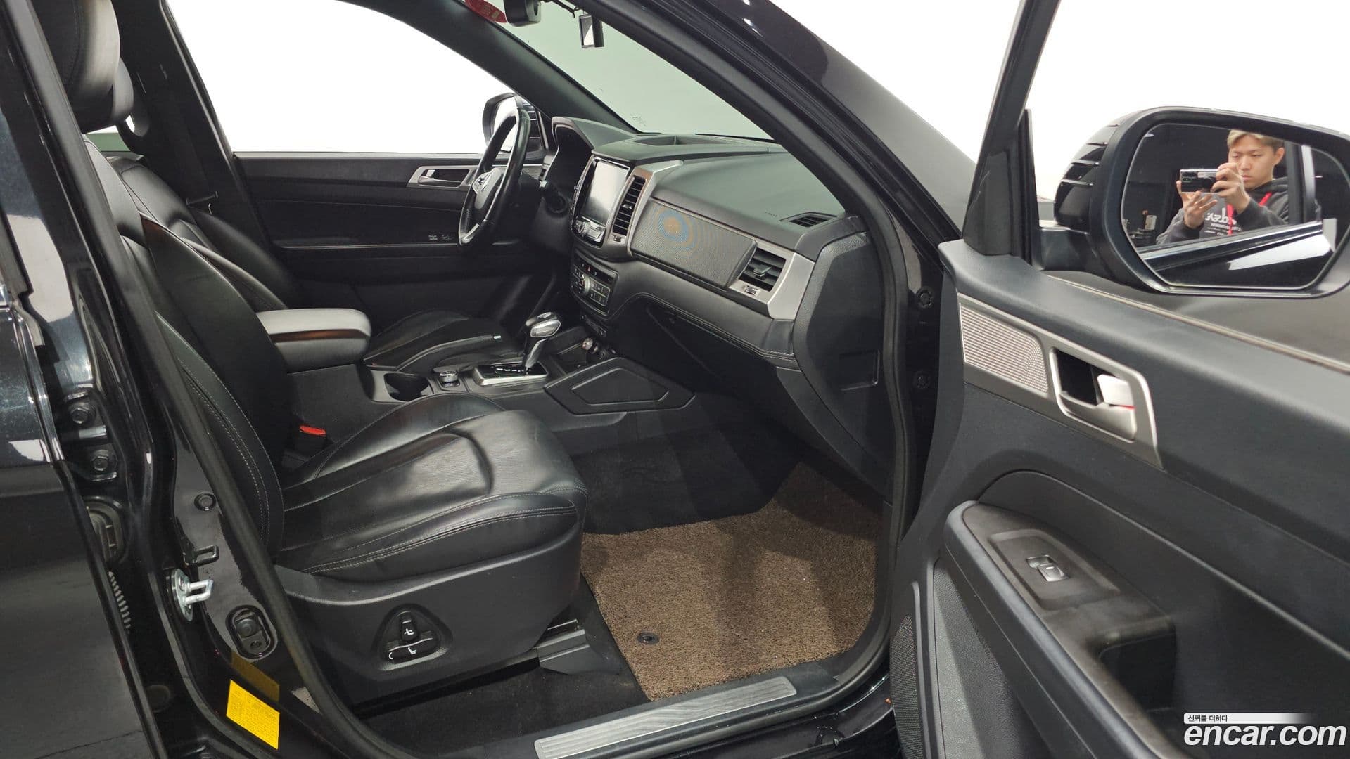 Main__Slider__Photo:Rexton KG_Mobility_Ssangyong 2019.0-9