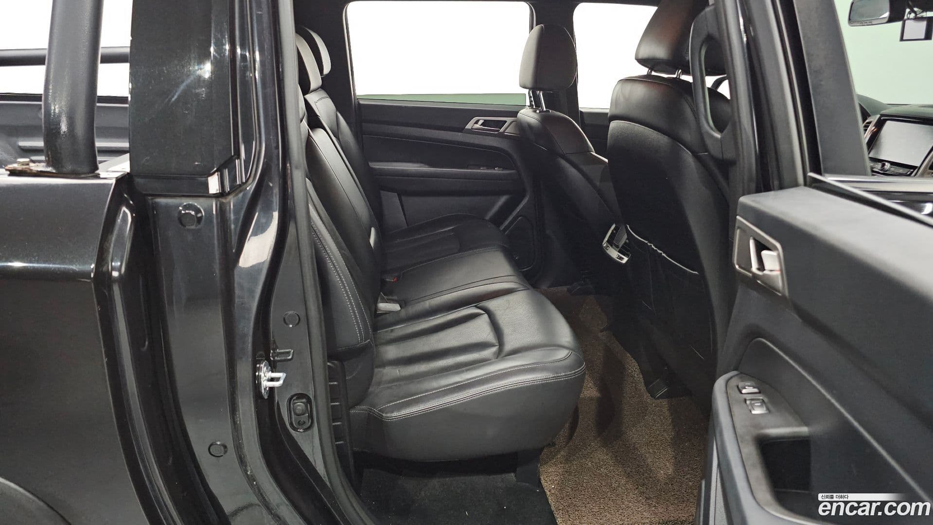 Main__Slider__Photo:Rexton KG_Mobility_Ssangyong 2019.0-11