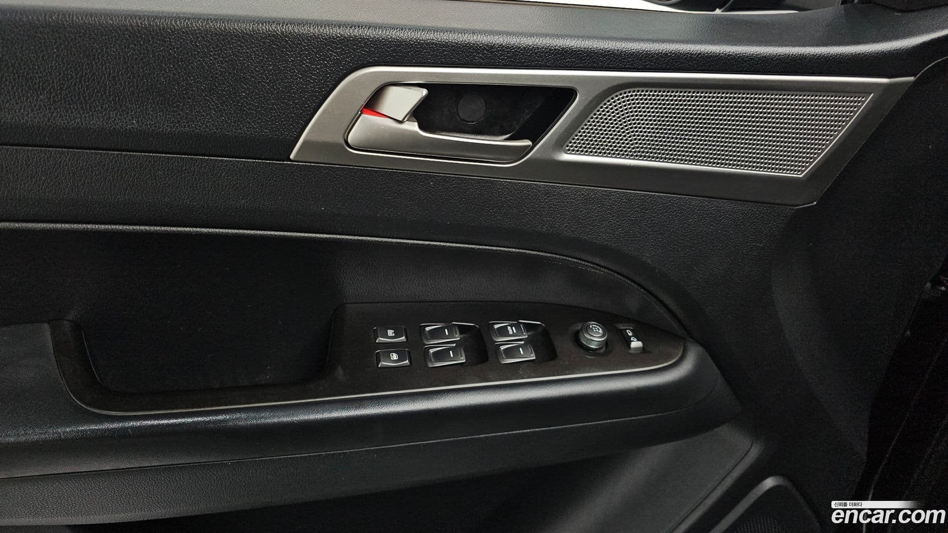 Main__Slider__Photo:Rexton KG_Mobility_Ssangyong 2019.0-16