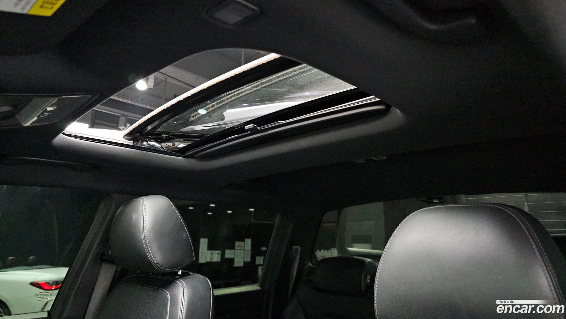 Main__Slider__Photo:Rexton KG_Mobility_Ssangyong 2019.0-18