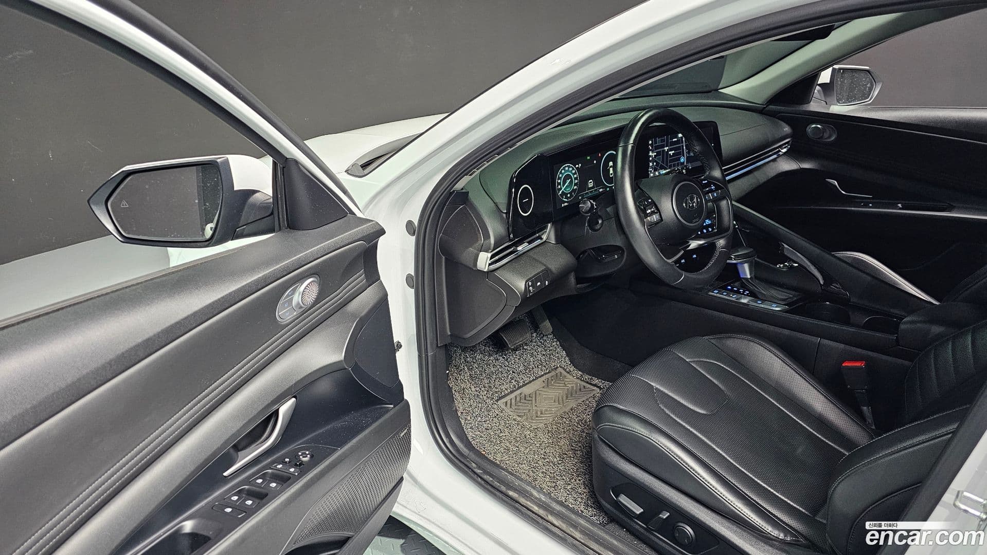 Main__Slider__Photo:AVANTE Hyundai 2021.5-10