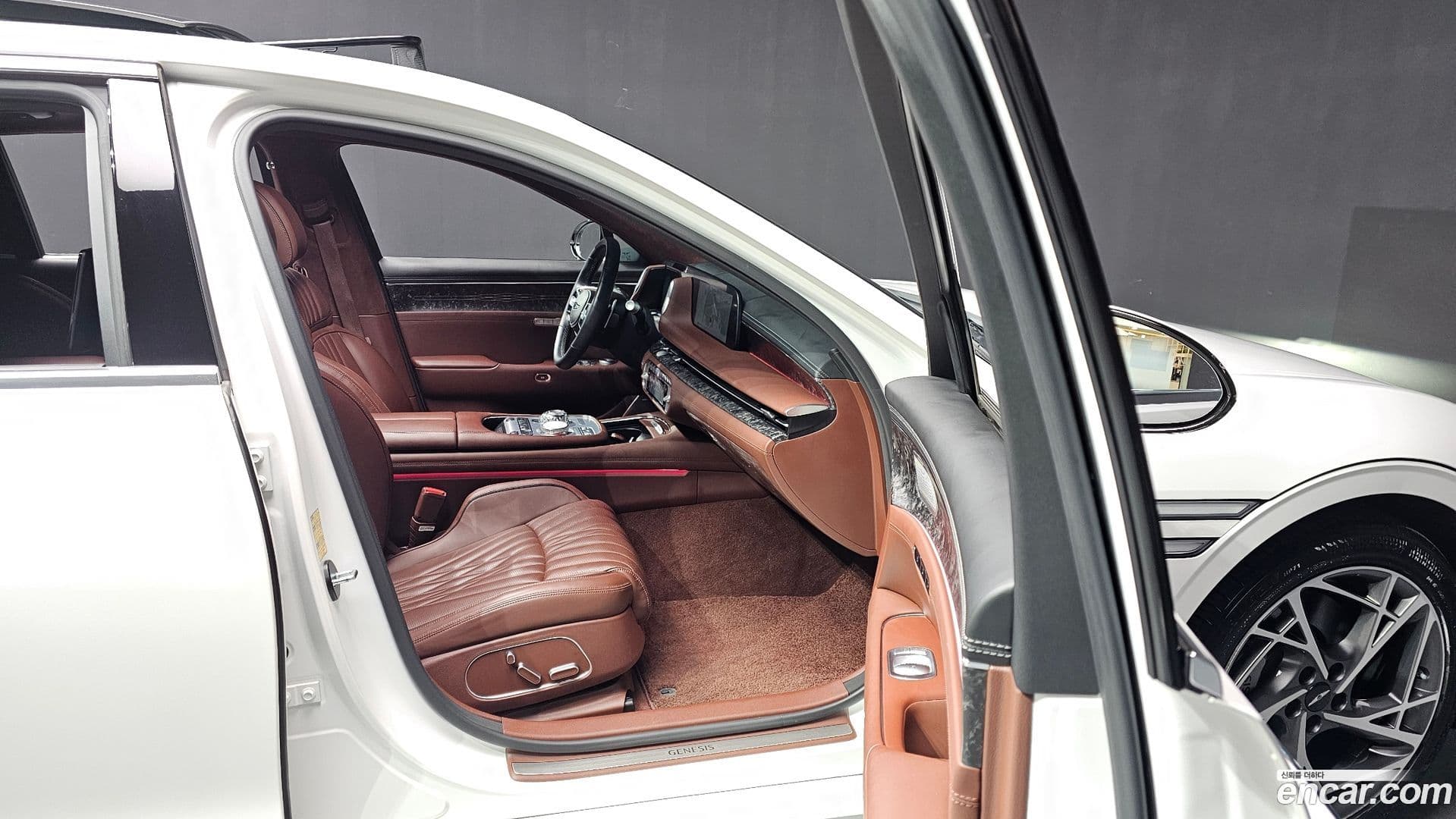 Main__Slider__Photo:G90 Genesis 2022.7-10