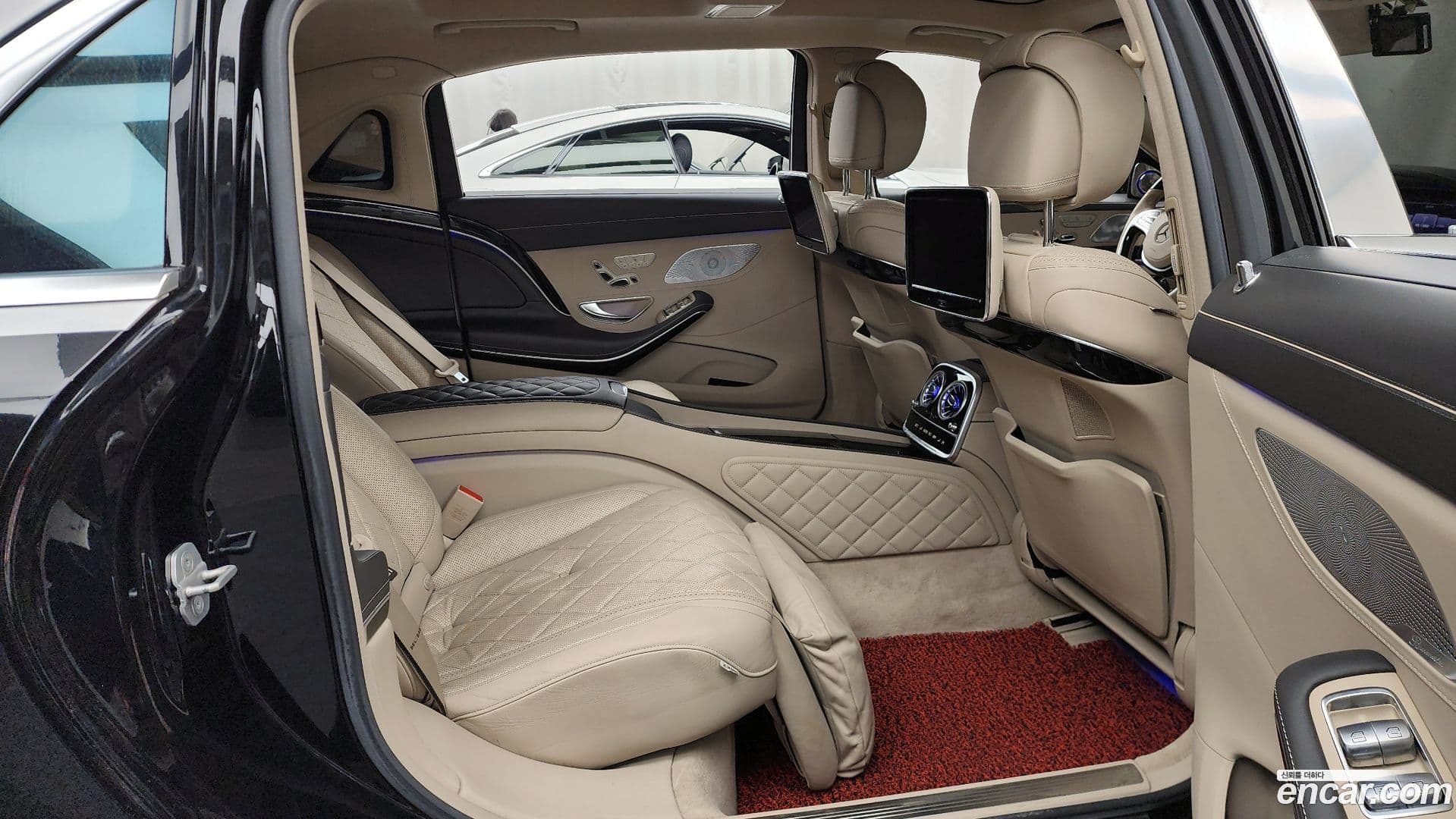 Main__Slider__Photo:S-Class Mercedes-Benz 2015.11-11