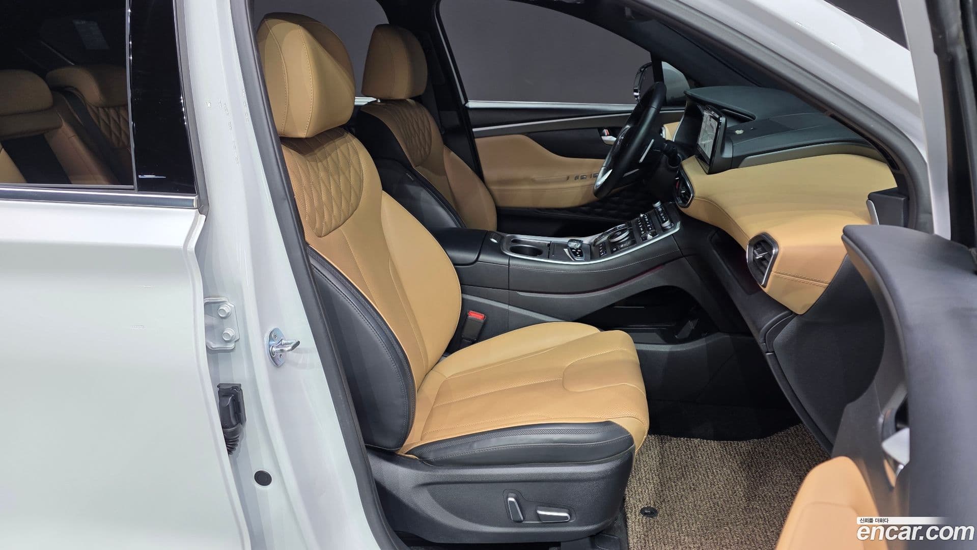 Main__Slider__Photo:Santafe Hyundai 2023.0-9