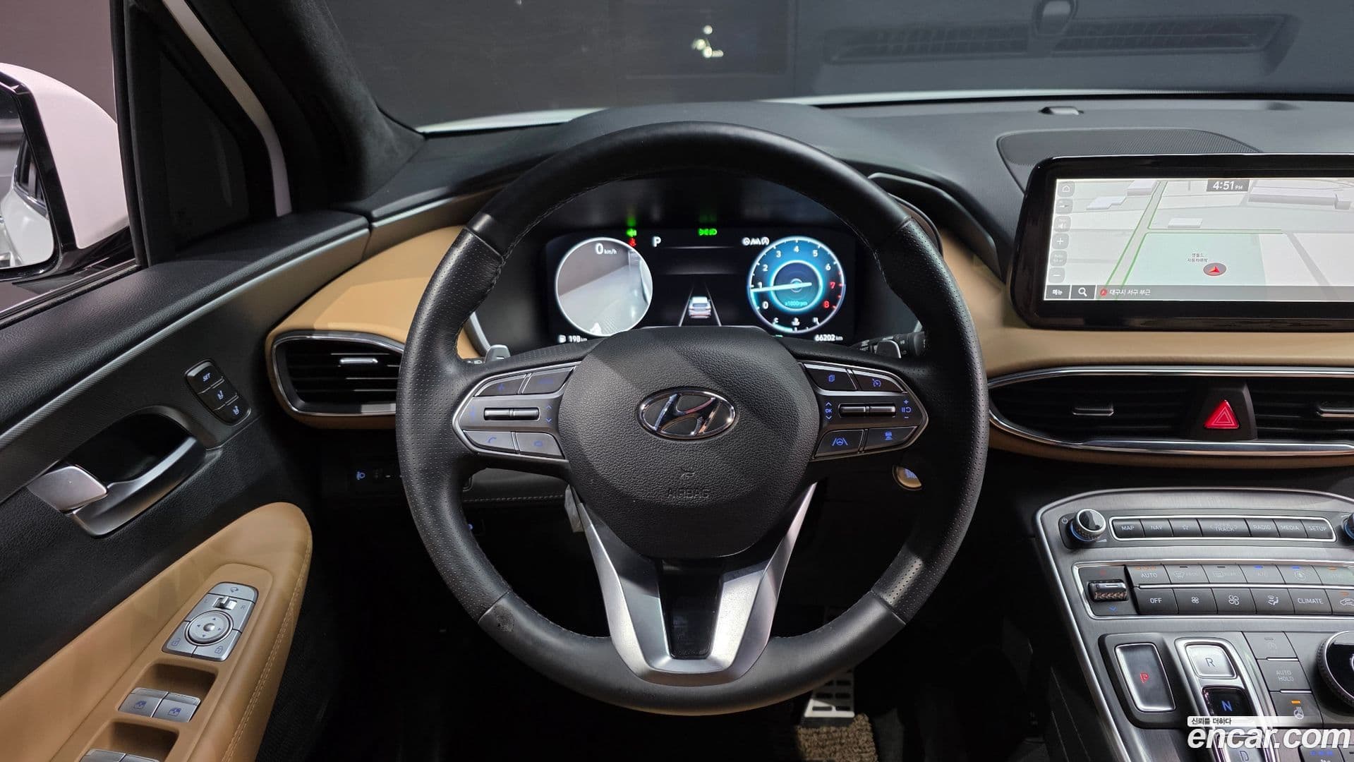 Main__Slider__Photo:Santafe Hyundai 2023.0-12