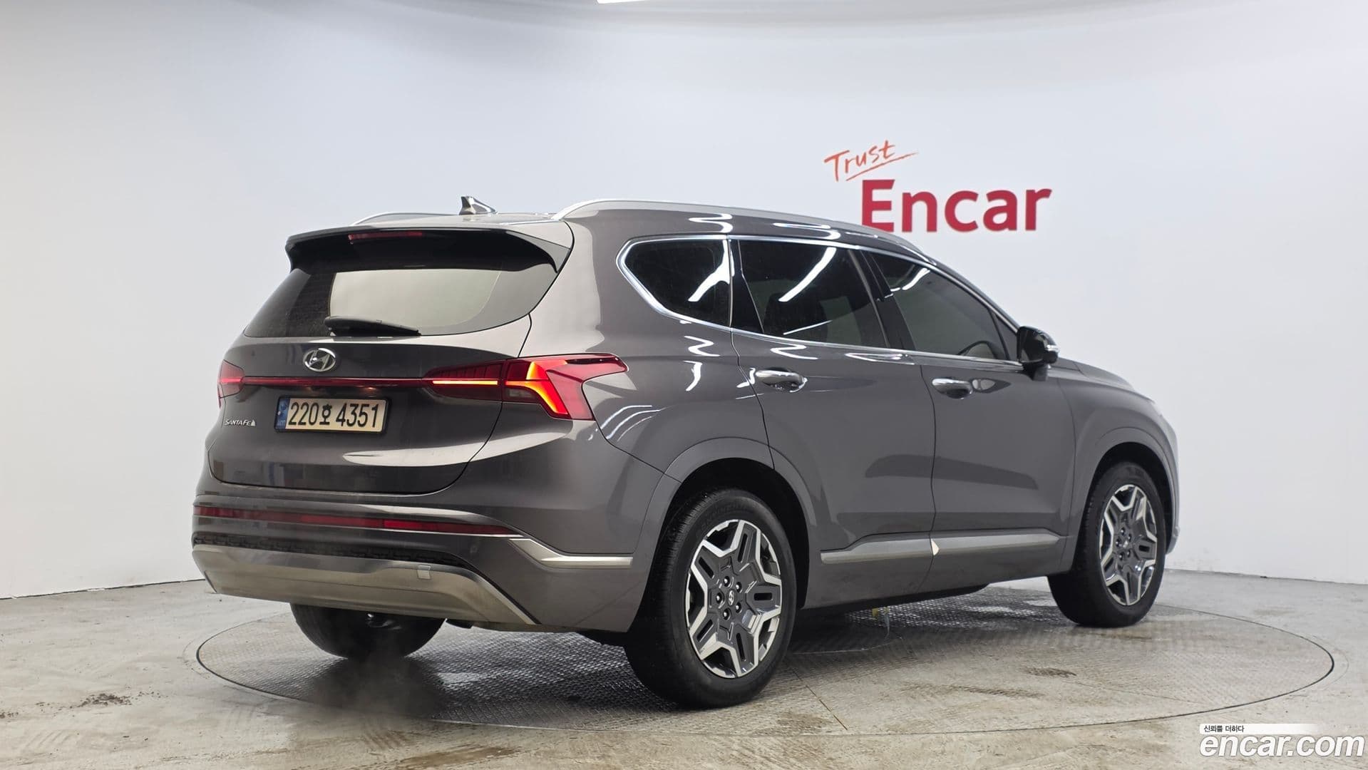 Main__Slider__Photo:Santafe Hyundai 2023.0-1