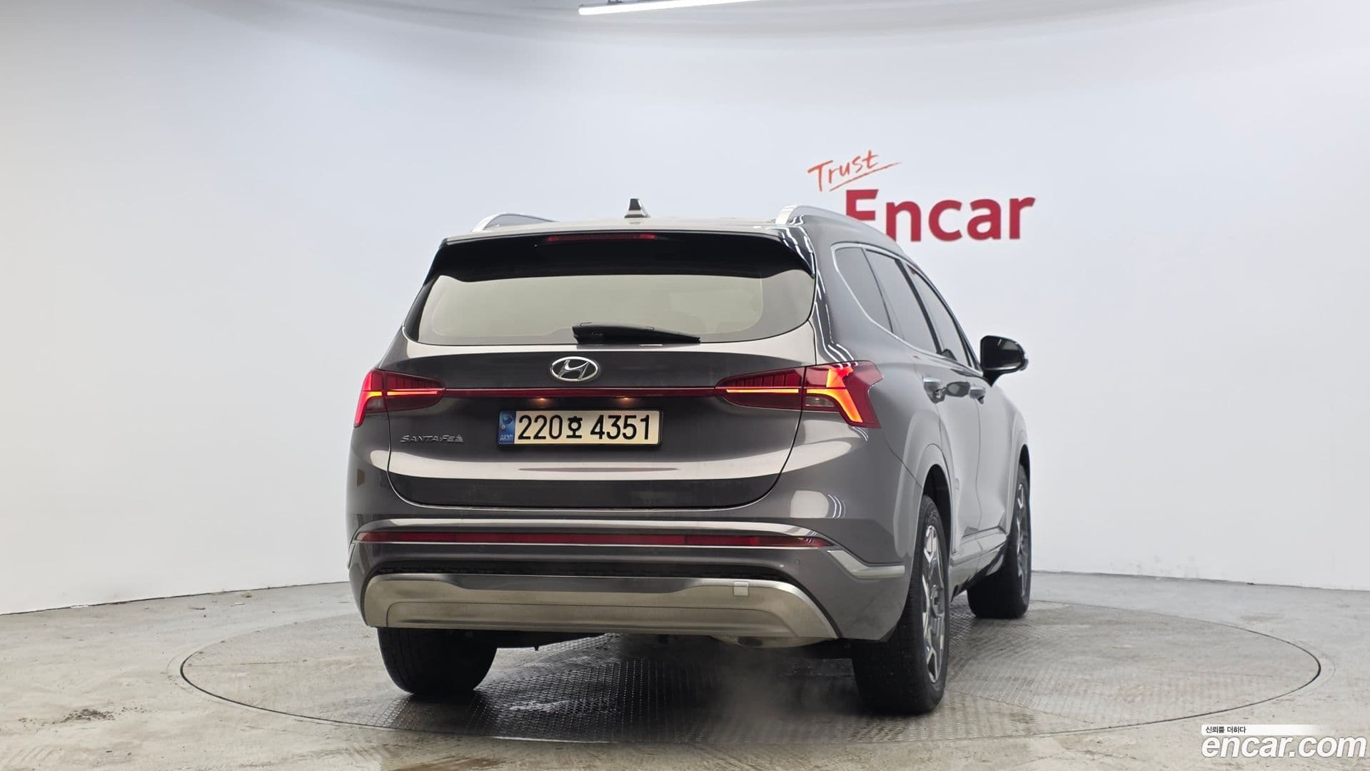 Main__Slider__Photo:Santafe Hyundai 2023.0-3