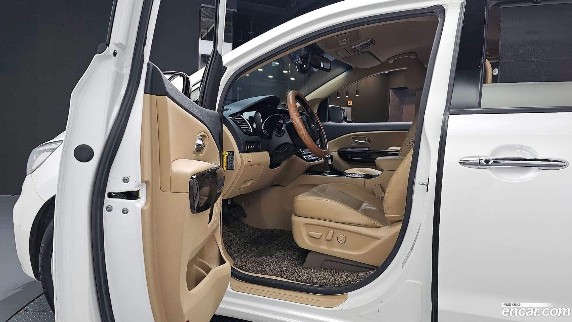 Main__Slider__Photo:Canival Kia 2020.5-9