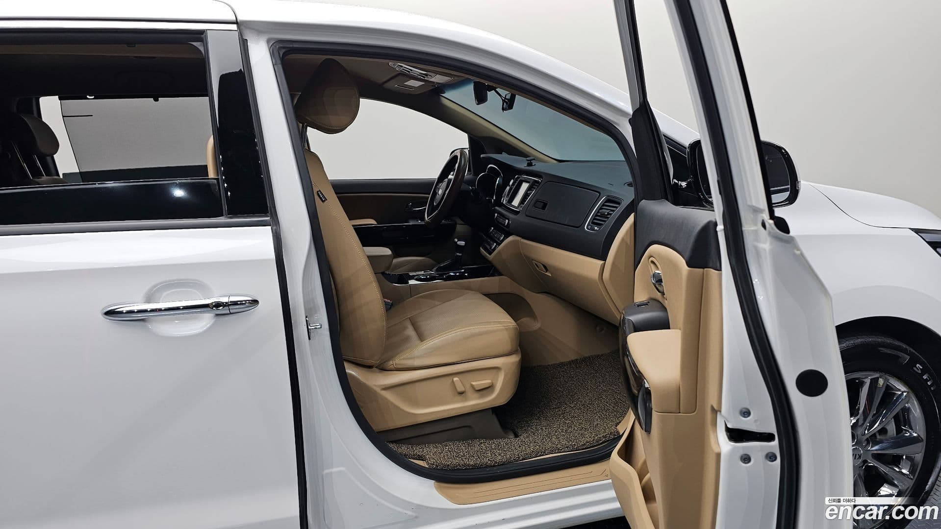 Main__Slider__Photo:Canival Kia 2020.5-10