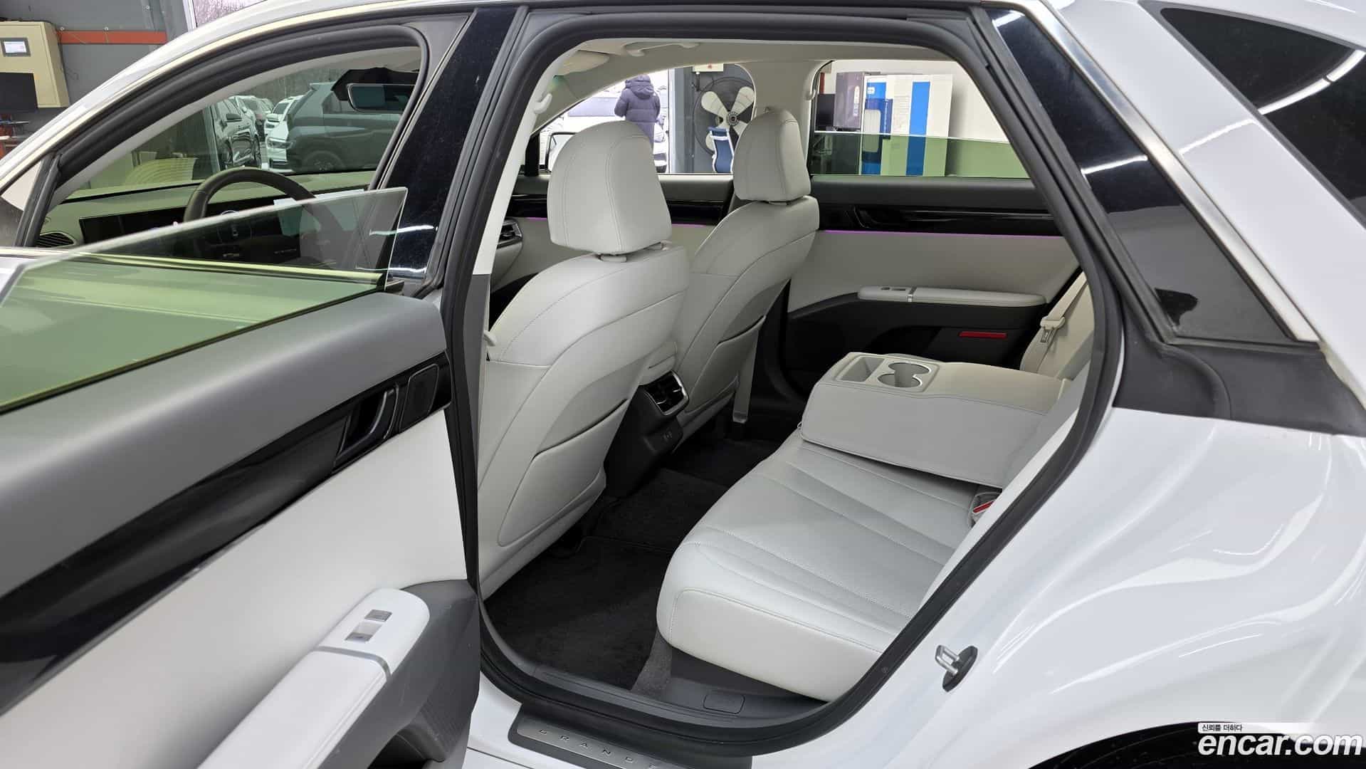 Grandeur Hyundai 2023.0-OPTION-015