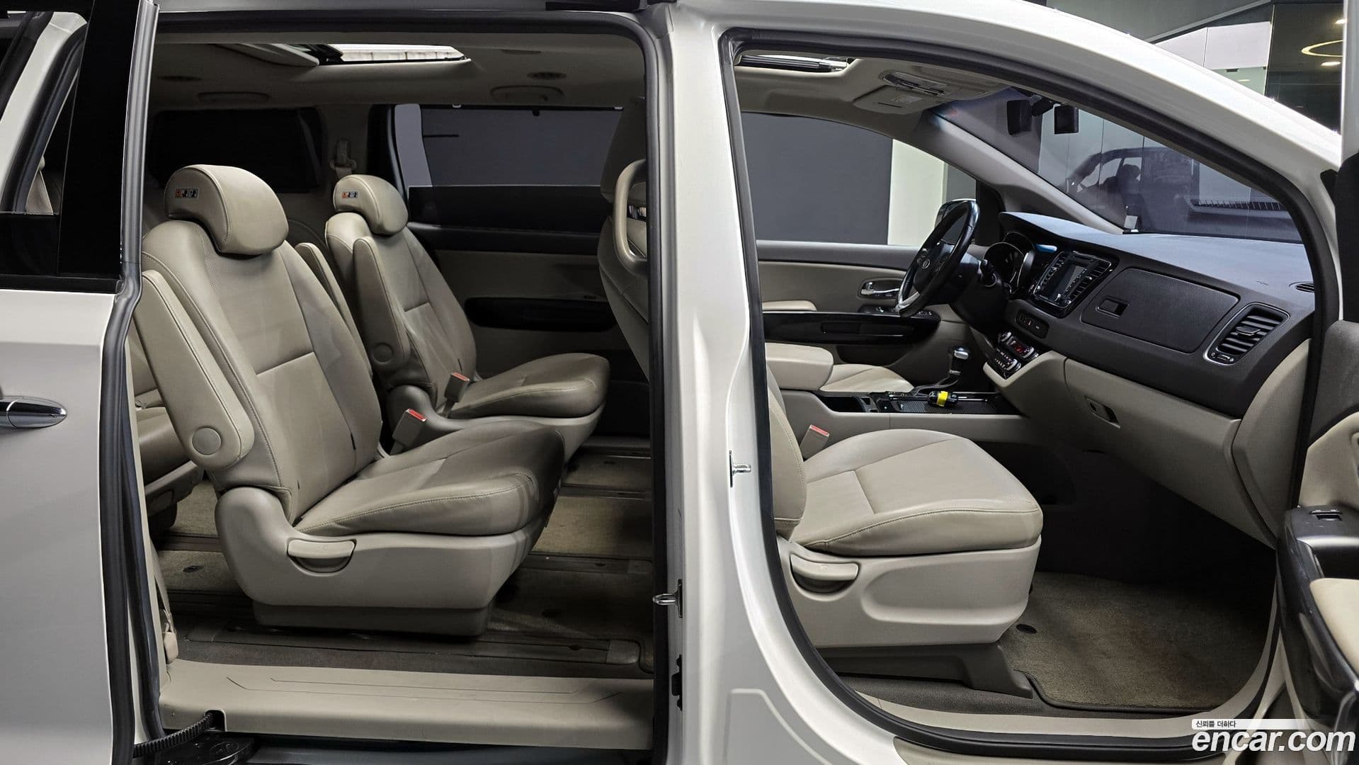 Main__Slider__Photo:Canival Kia 2018.1-9