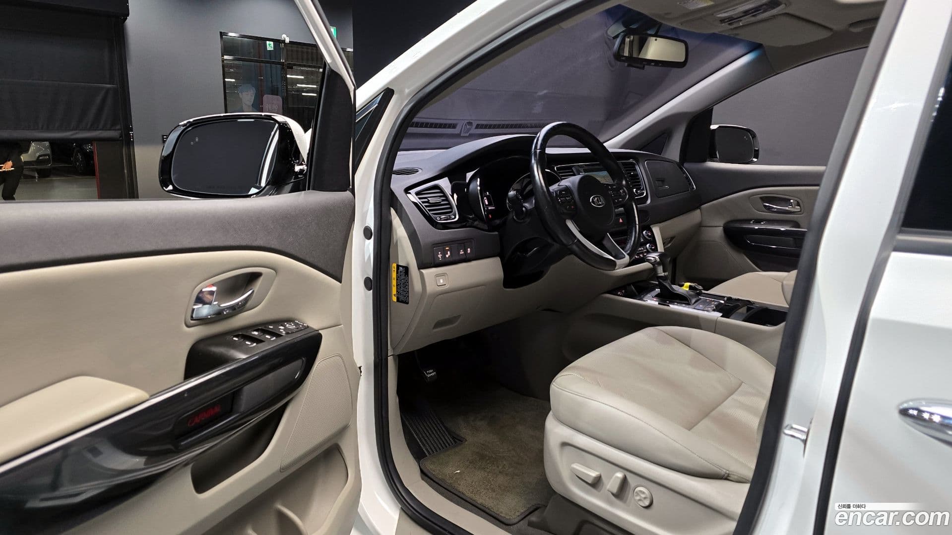 Main__Slider__Photo:Canival Kia 2018.1-10