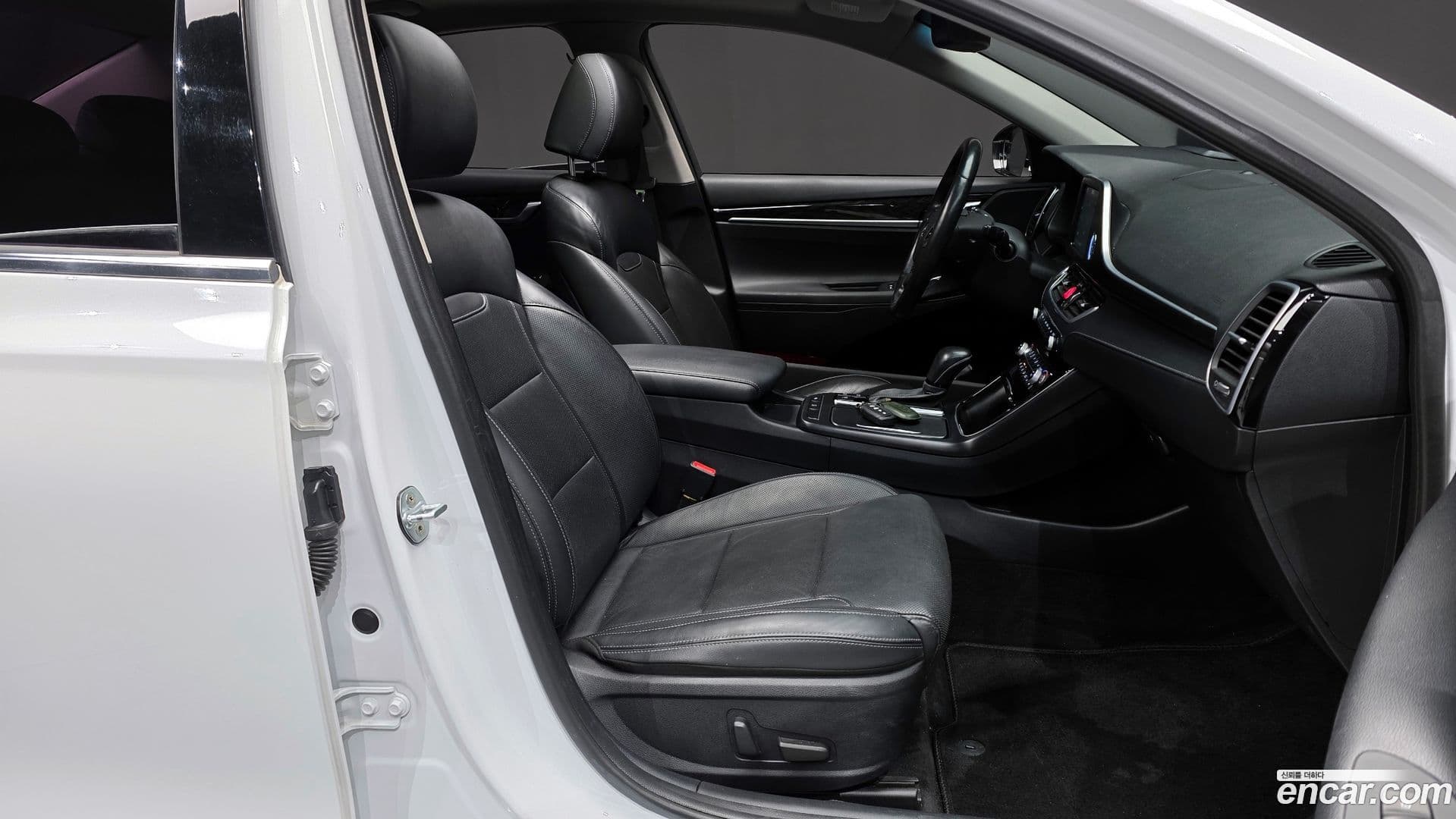 Main__Slider__Photo:Grandeur Hyundai 2018.6-10