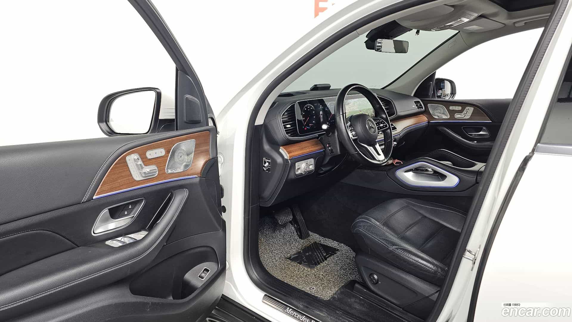 GLE-Class Mercedes-Benz 2021.3-INNER-010