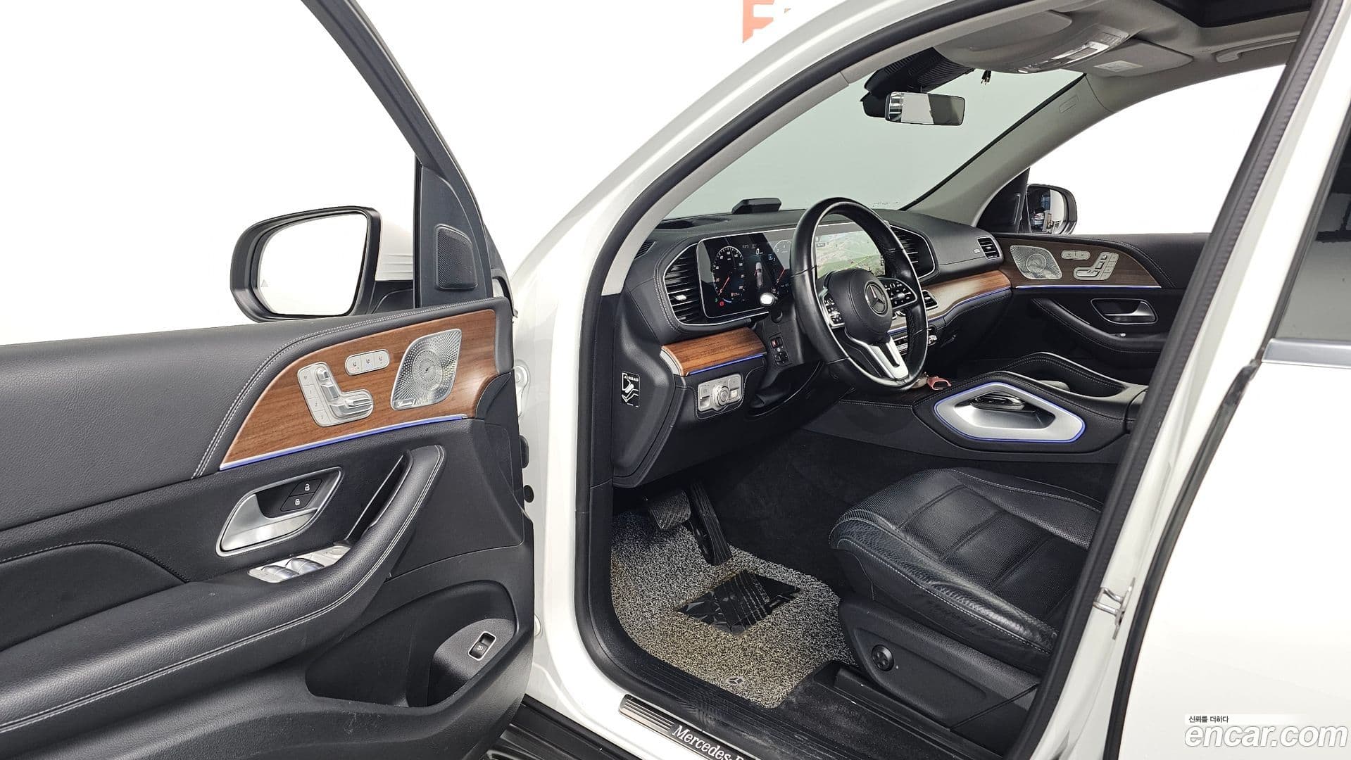 Main__Slider__Photo:GLE-Class Mercedes-Benz 2021.3-9