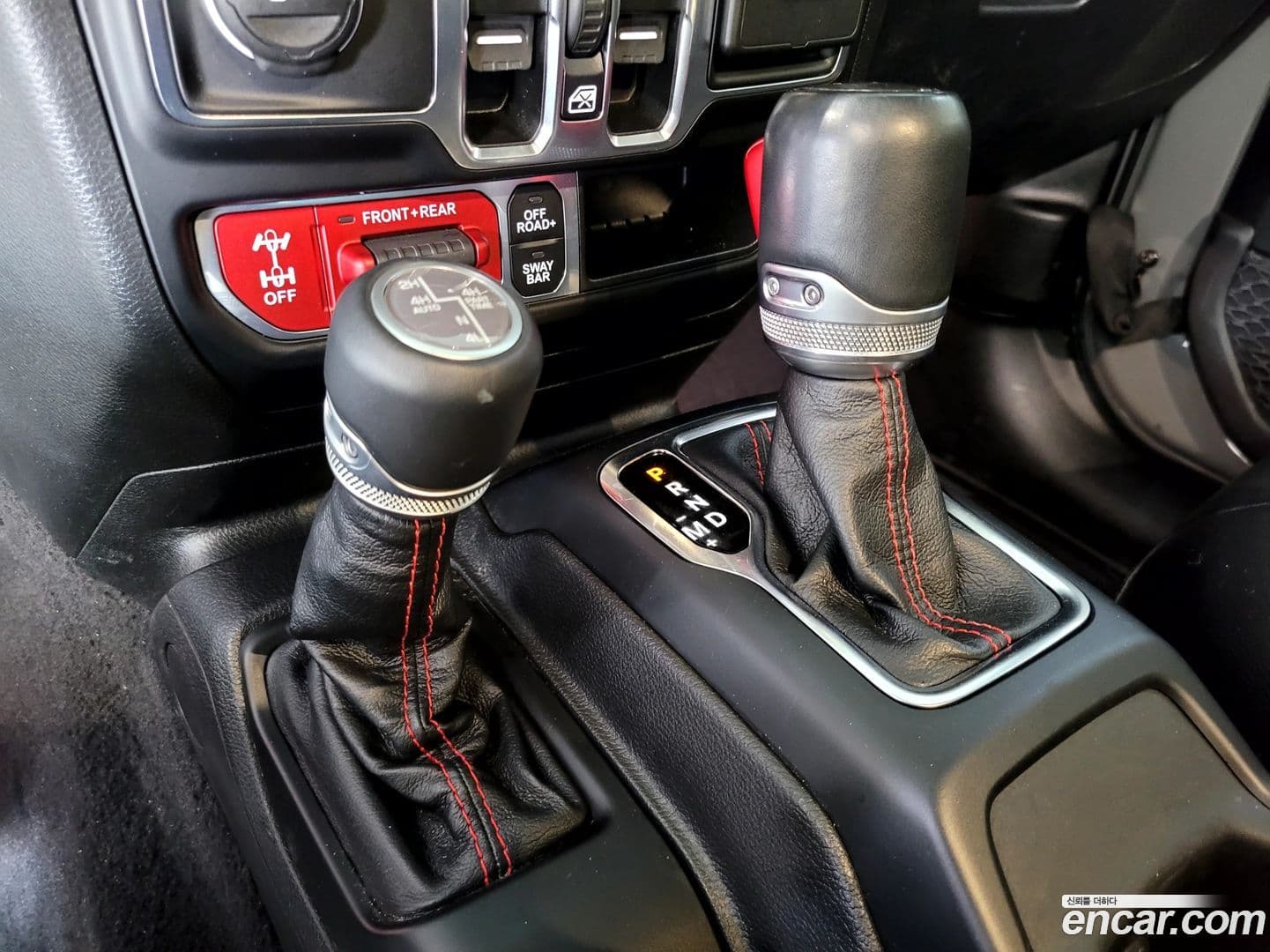 Main__Slider__Photo:Wrangler Jeep 2023.8-8