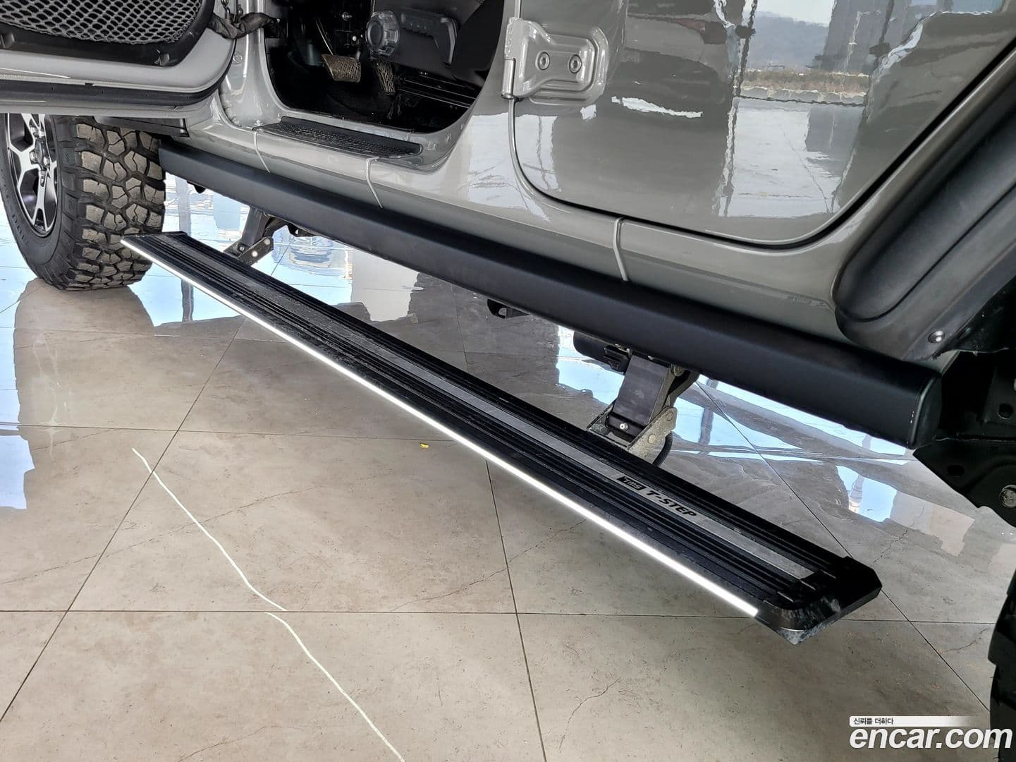 Main__Slider__Photo:Wrangler Jeep 2023.8-16