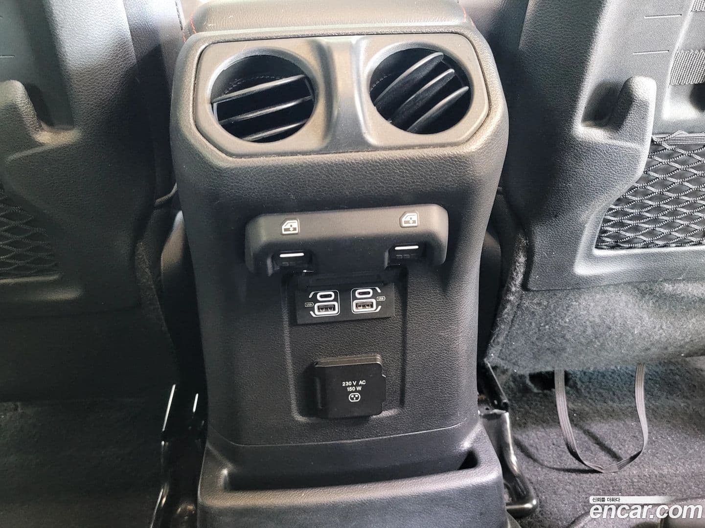 Main__Slider__Photo:Wrangler Jeep 2023.8-17